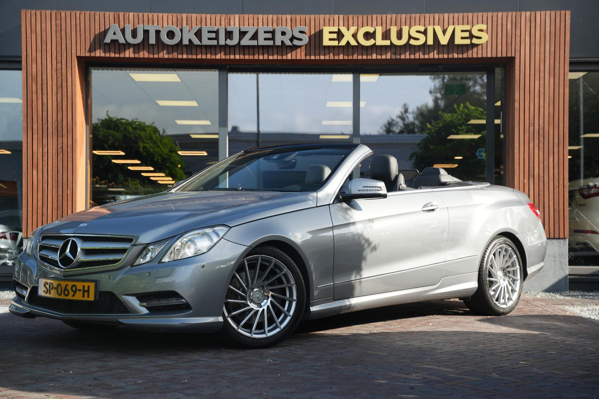 Mercedes-Benz E-Klasse Cabrio 200 CGI Elegance 2013 PALLADIUM SILVER METALLIC PAINT (792U) 7