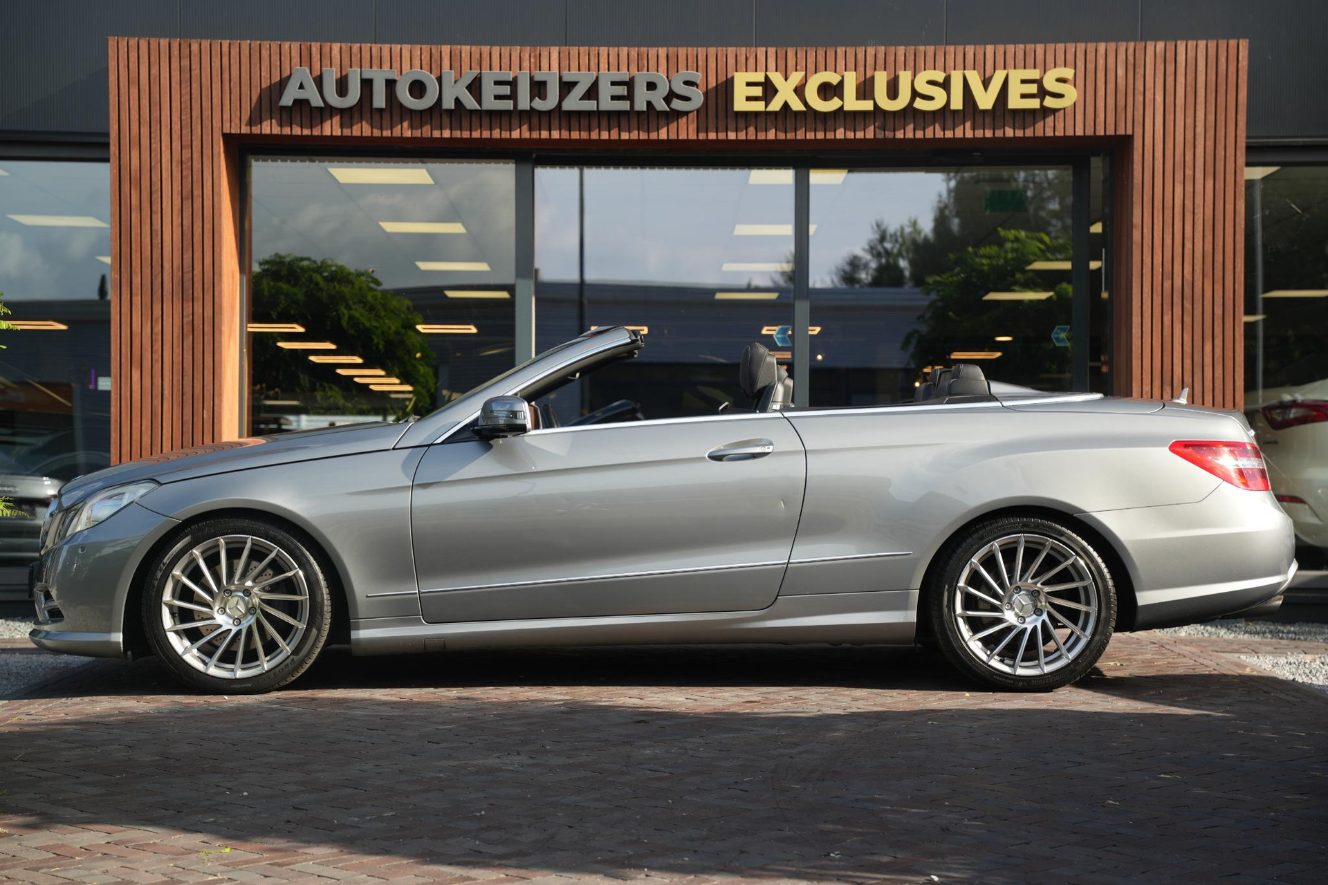 Mercedes-Benz E-Klasse Cabrio 200 CGI Elegance 2013 PALLADIUM SILVER METALLIC PAINT (792U) 9