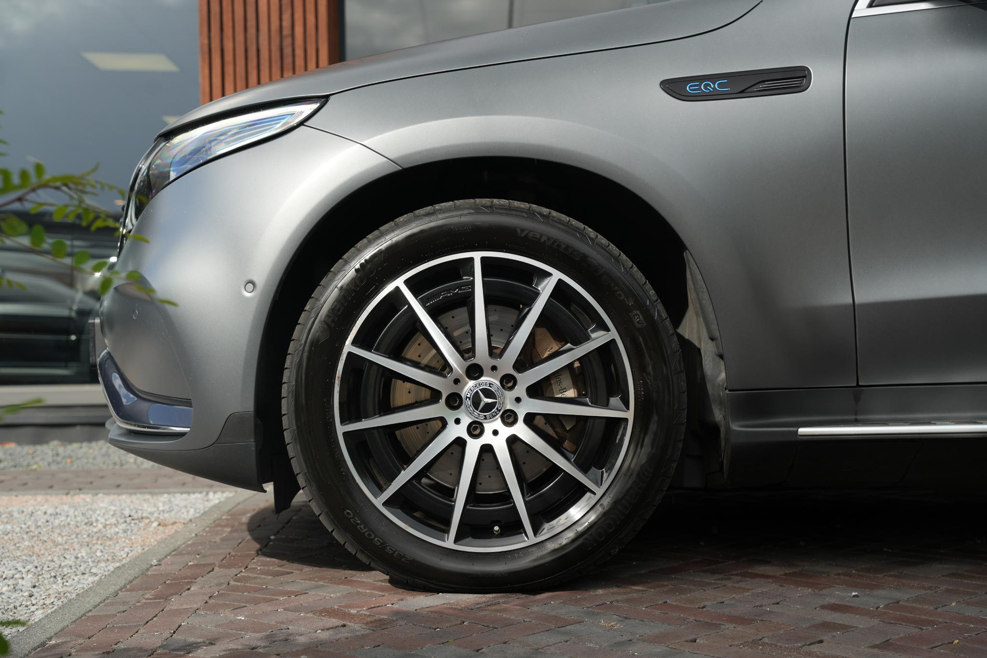 Mercedes-Benz EQC 400 4MATIC Premium Plus 80 kWh 2019 MANUFAKTUR selenite gray - Magno paintwork (297U) 10
