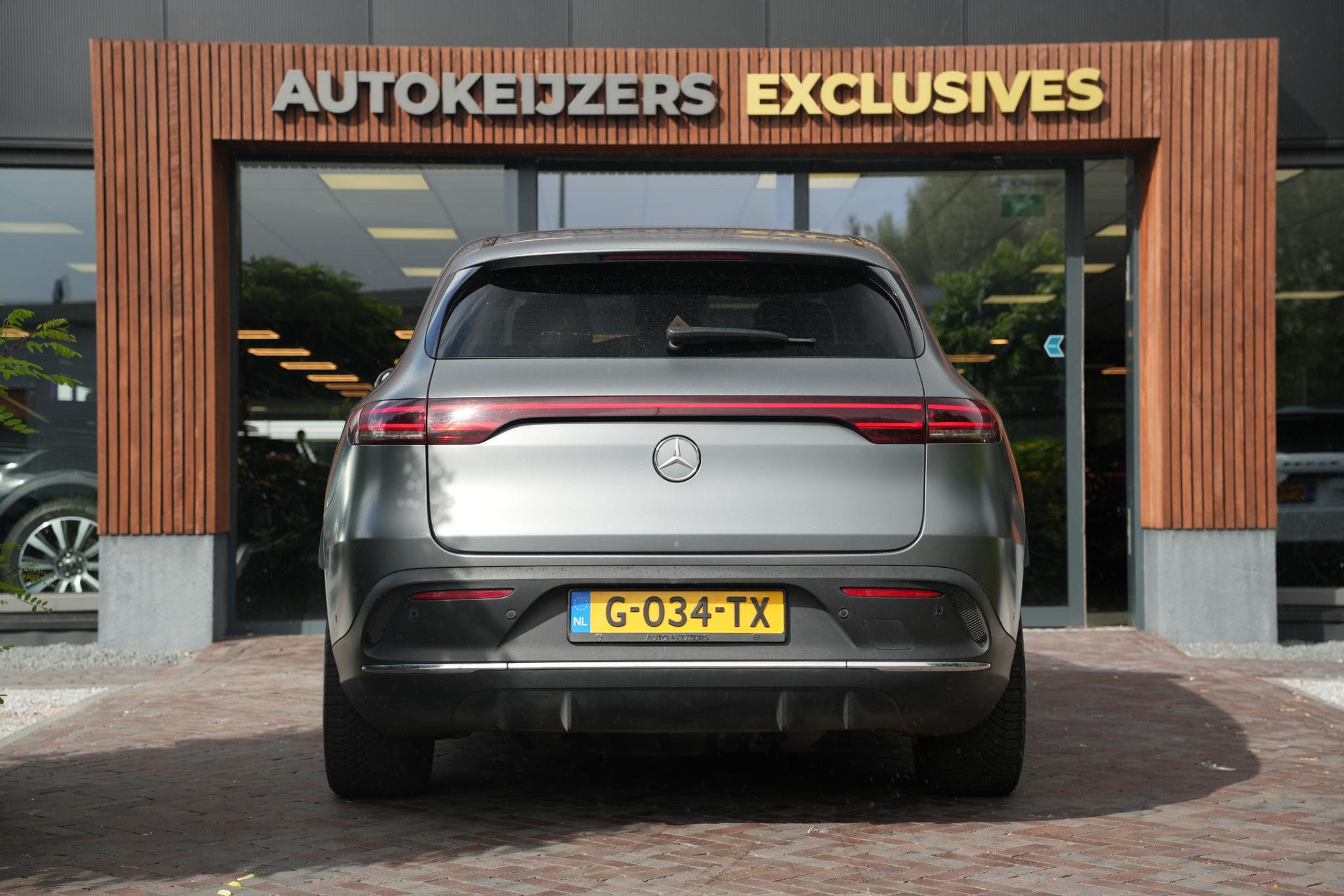 Mercedes-Benz EQC 400 4MATIC Premium Plus 80 kWh 2019 MANUFAKTUR selenite gray - Magno paintwork (297U) 11