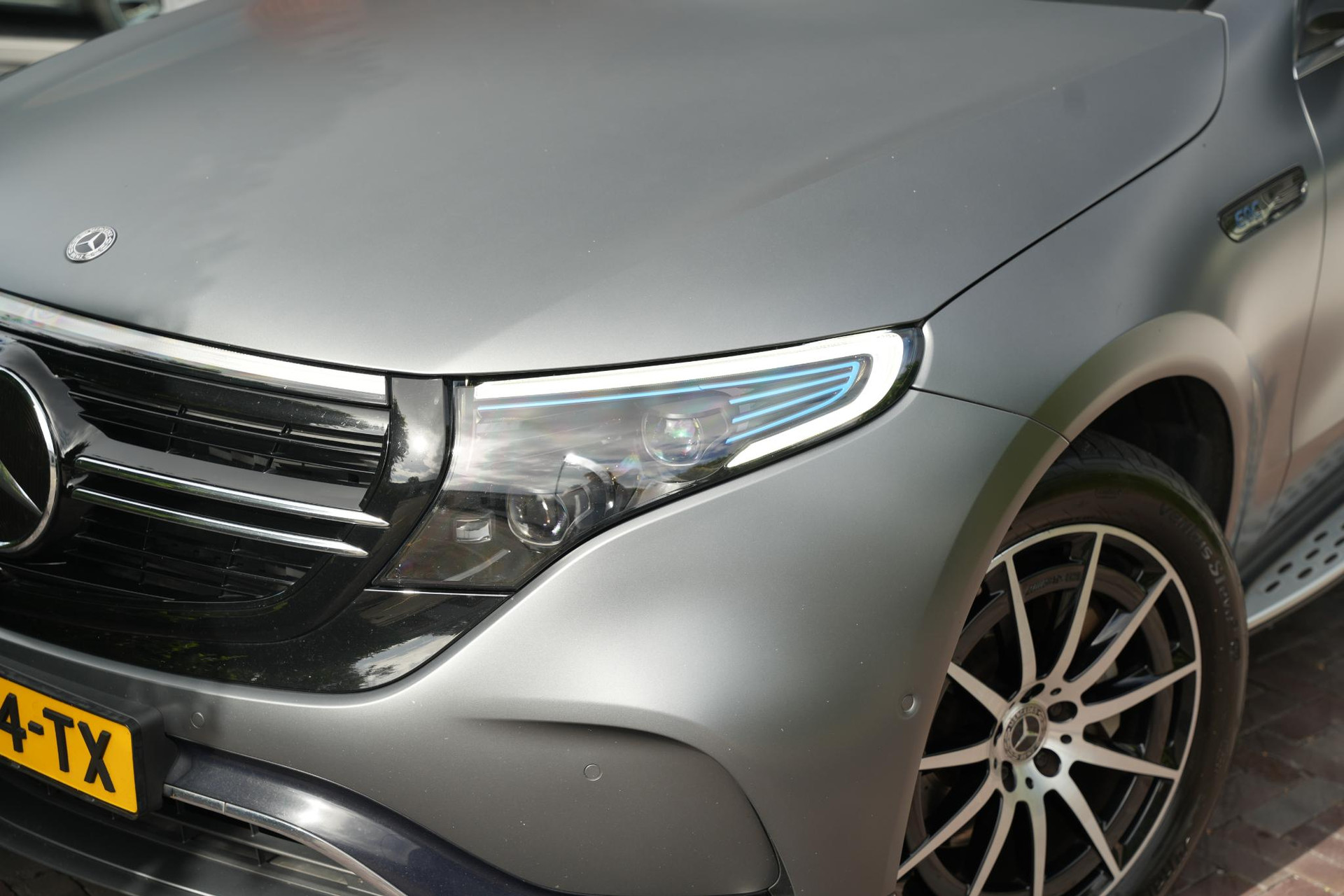 Mercedes-Benz EQC 400 4MATIC Premium Plus 80 kWh 2019 MANUFAKTUR selenite gray - Magno paintwork (297U) 16