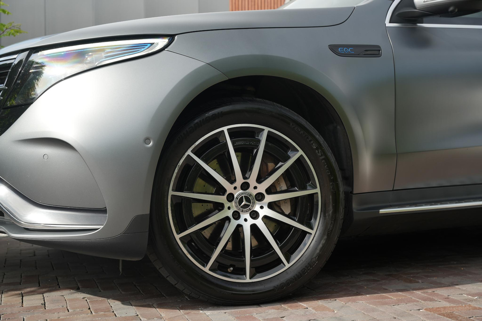 Mercedes-Benz EQC 400 4MATIC Premium Plus 80 kWh 2019 MANUFAKTUR selenite gray - Magno paintwork (297U) 18