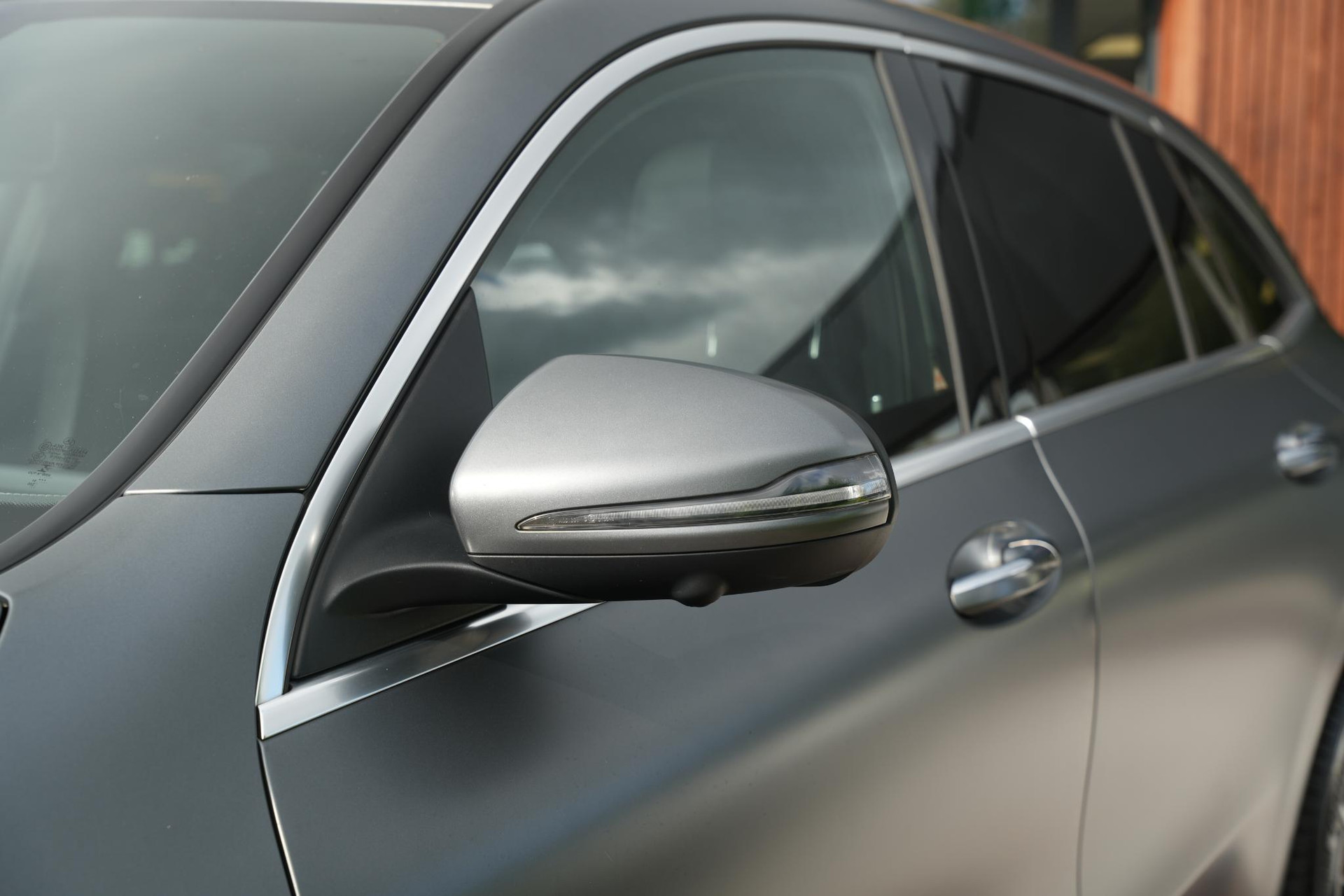 Mercedes-Benz EQC 400 4MATIC Premium Plus 80 kWh 2019 MANUFAKTUR selenite gray - Magno paintwork (297U) 20