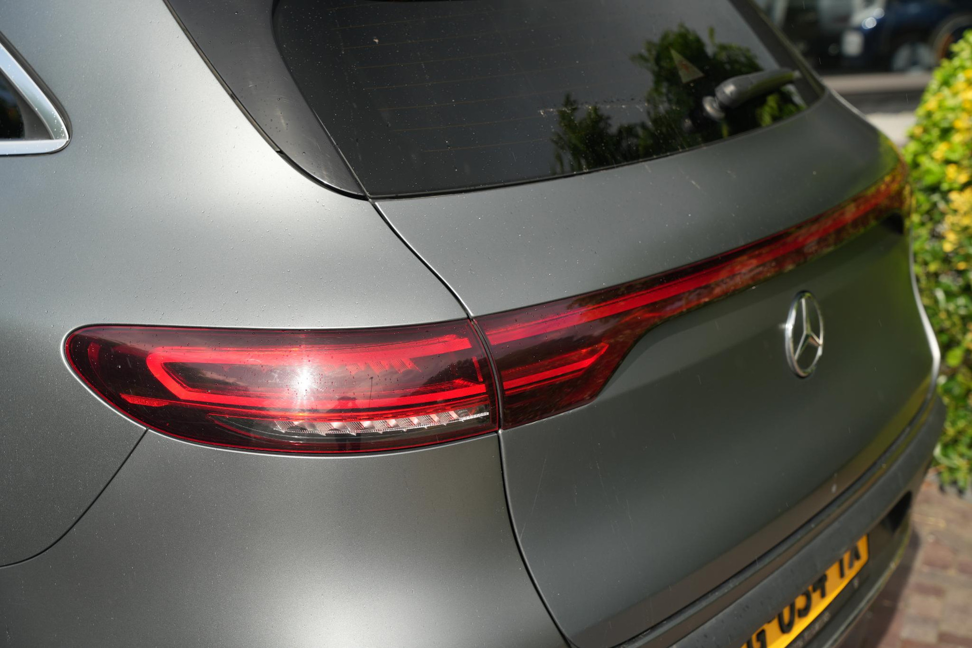 Mercedes-Benz EQC 400 4MATIC Premium Plus 80 kWh 2019 MANUFAKTUR selenite gray - Magno paintwork (297U) 22