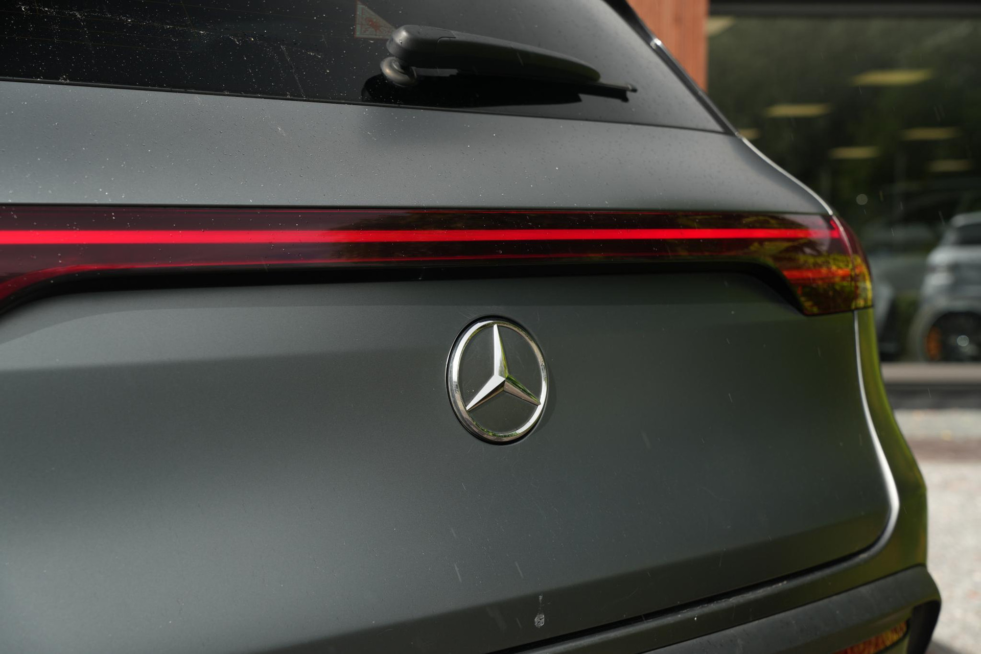 Mercedes-Benz EQC 400 4MATIC Premium Plus 80 kWh 2019 MANUFAKTUR selenite gray - Magno paintwork (297U) 23
