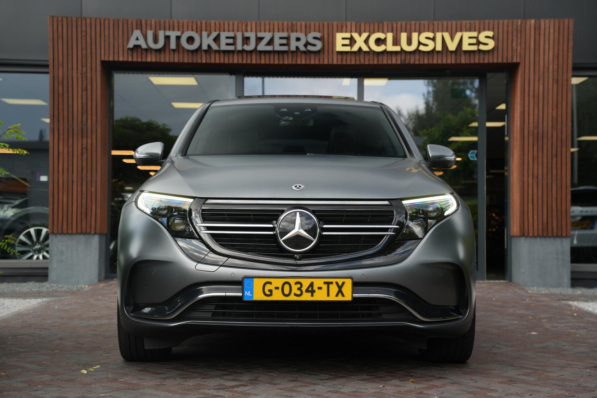 Mercedes-Benz EQC 400 4MATIC Premium Plus 80 kWh 2019 MANUFAKTUR selenite gray - Magno paintwork (297U) 3