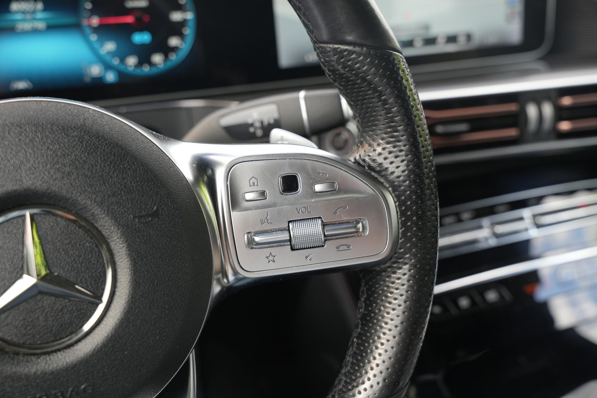 Mercedes-Benz EQC 400 4MATIC Premium Plus 80 kWh 2019 MANUFAKTUR selenite gray - Magno paintwork (297U) 31