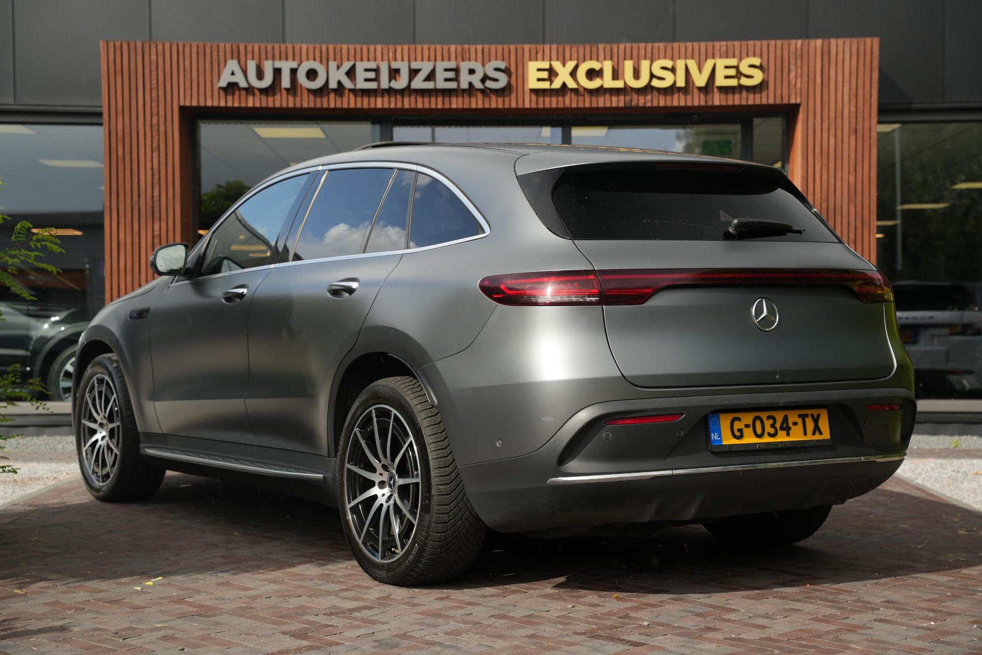 Mercedes-Benz EQC 400 4MATIC Premium Plus 80 kWh 2019 MANUFAKTUR selenite gray - Magno paintwork (297U) 9