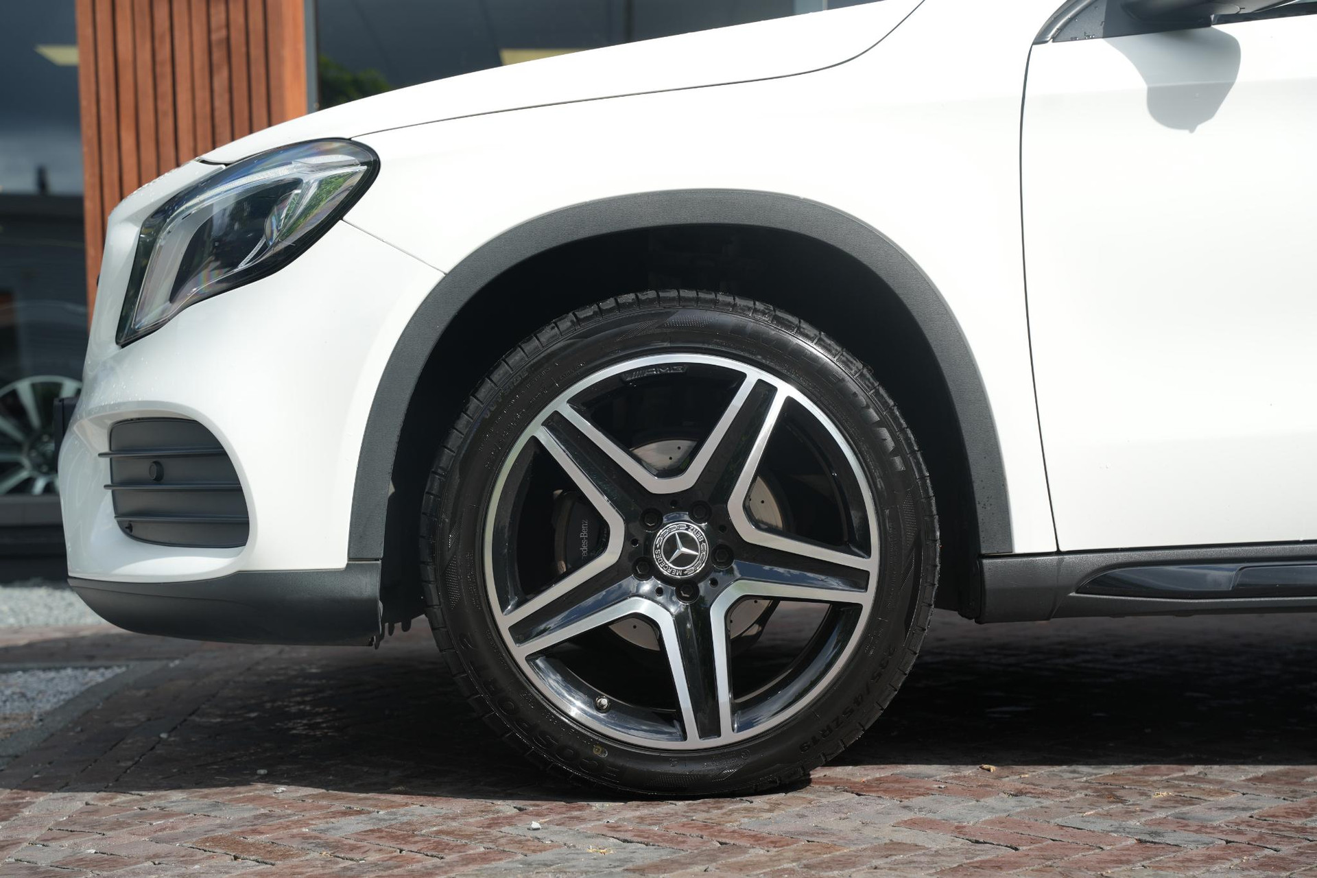 Mercedes-Benz GLA 200 Premium Plus 2018 POLAR WHITE (149U) 10