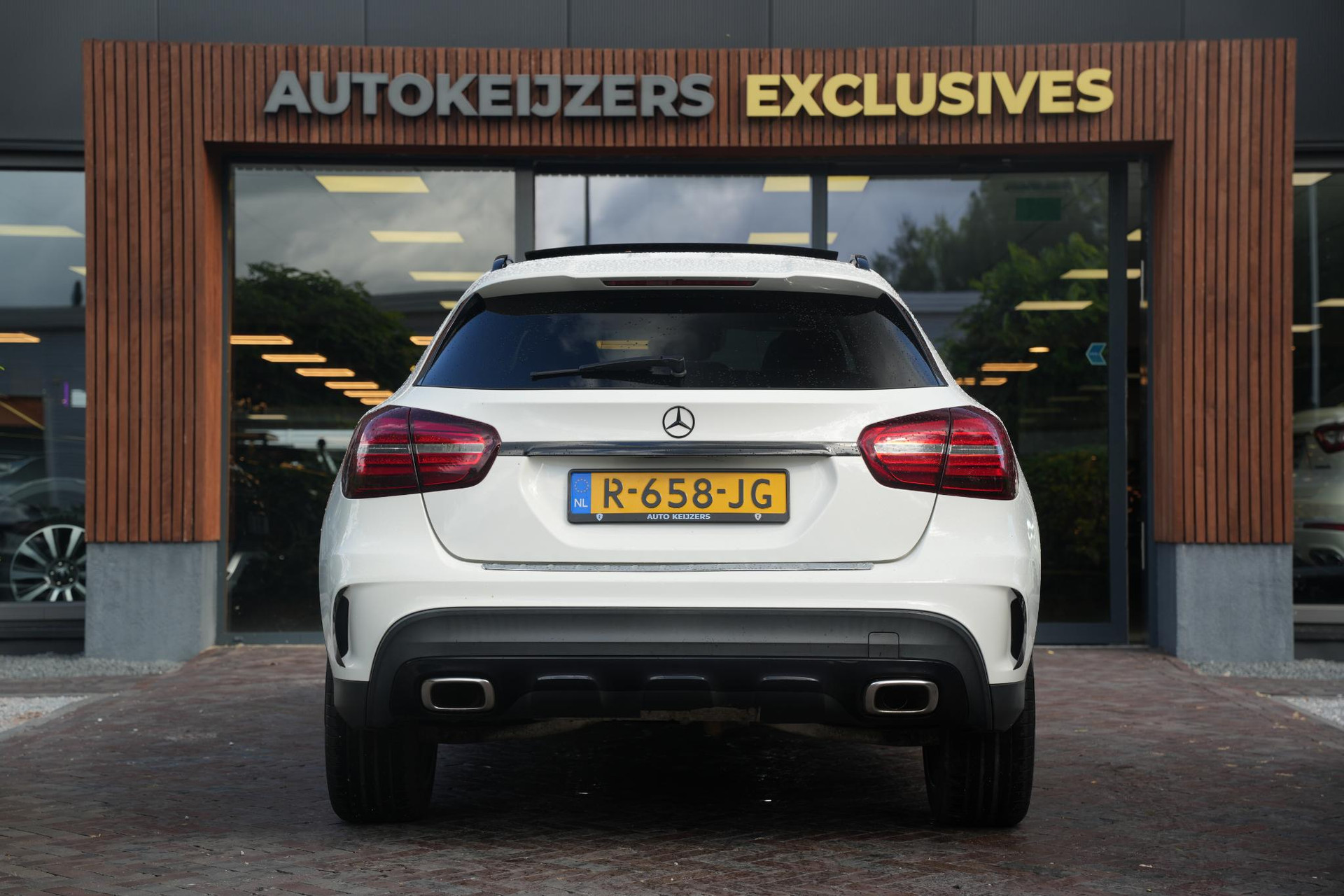 Mercedes-Benz GLA 200 Premium Plus 2018 POLAR WHITE (149U) 11