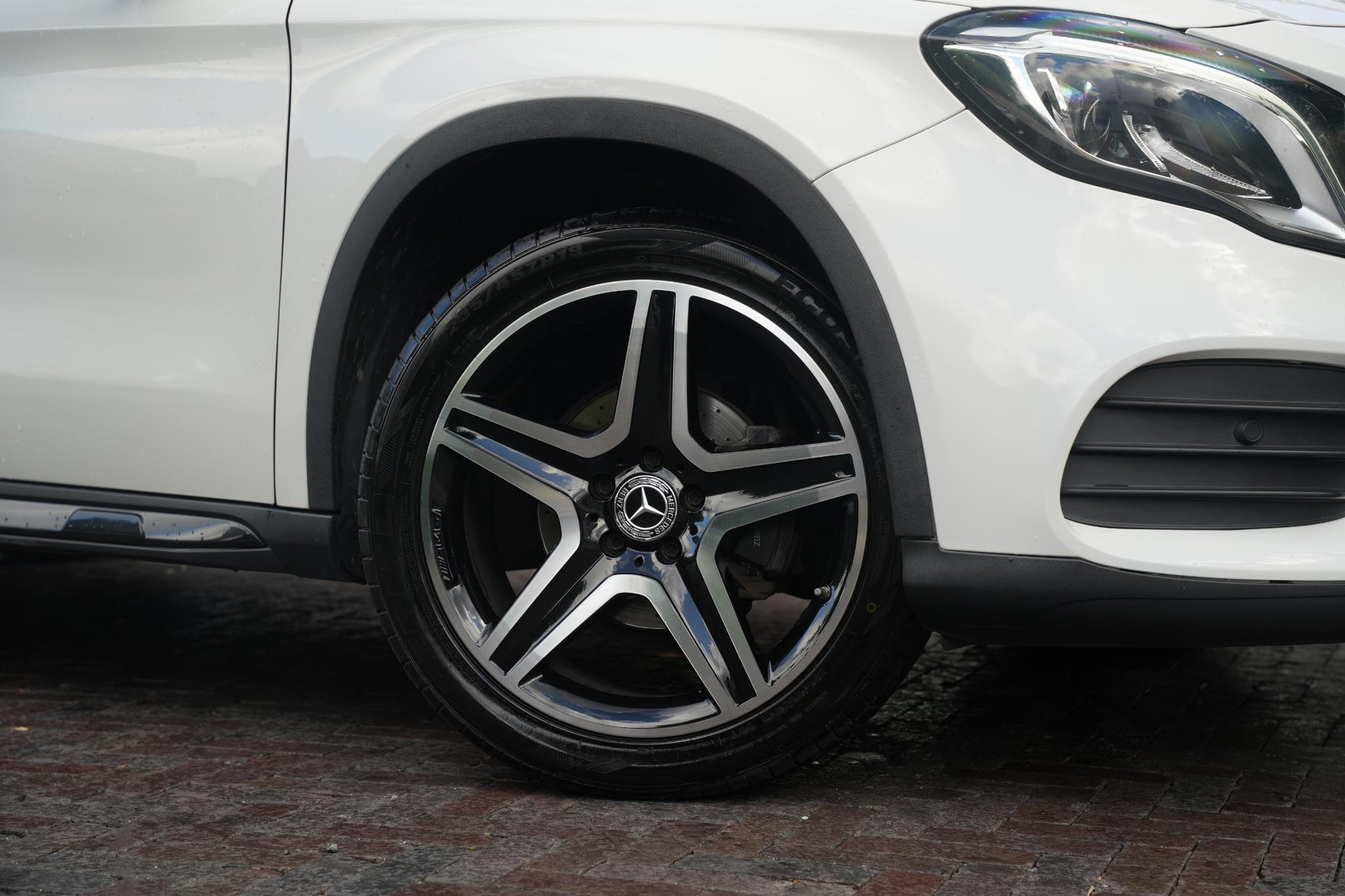 Mercedes-Benz GLA 200 Premium Plus 2018 POLAR WHITE (149U) 14