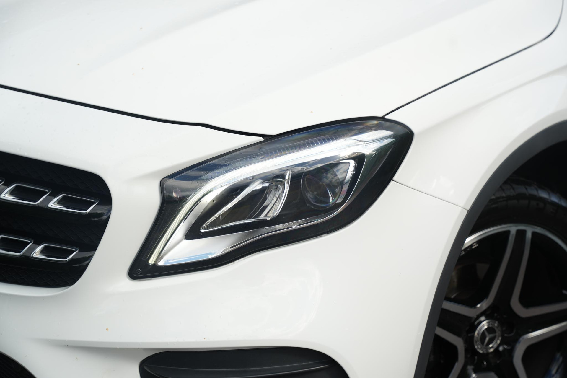 Mercedes-Benz GLA 200 Premium Plus 2018 POLAR WHITE (149U) 16