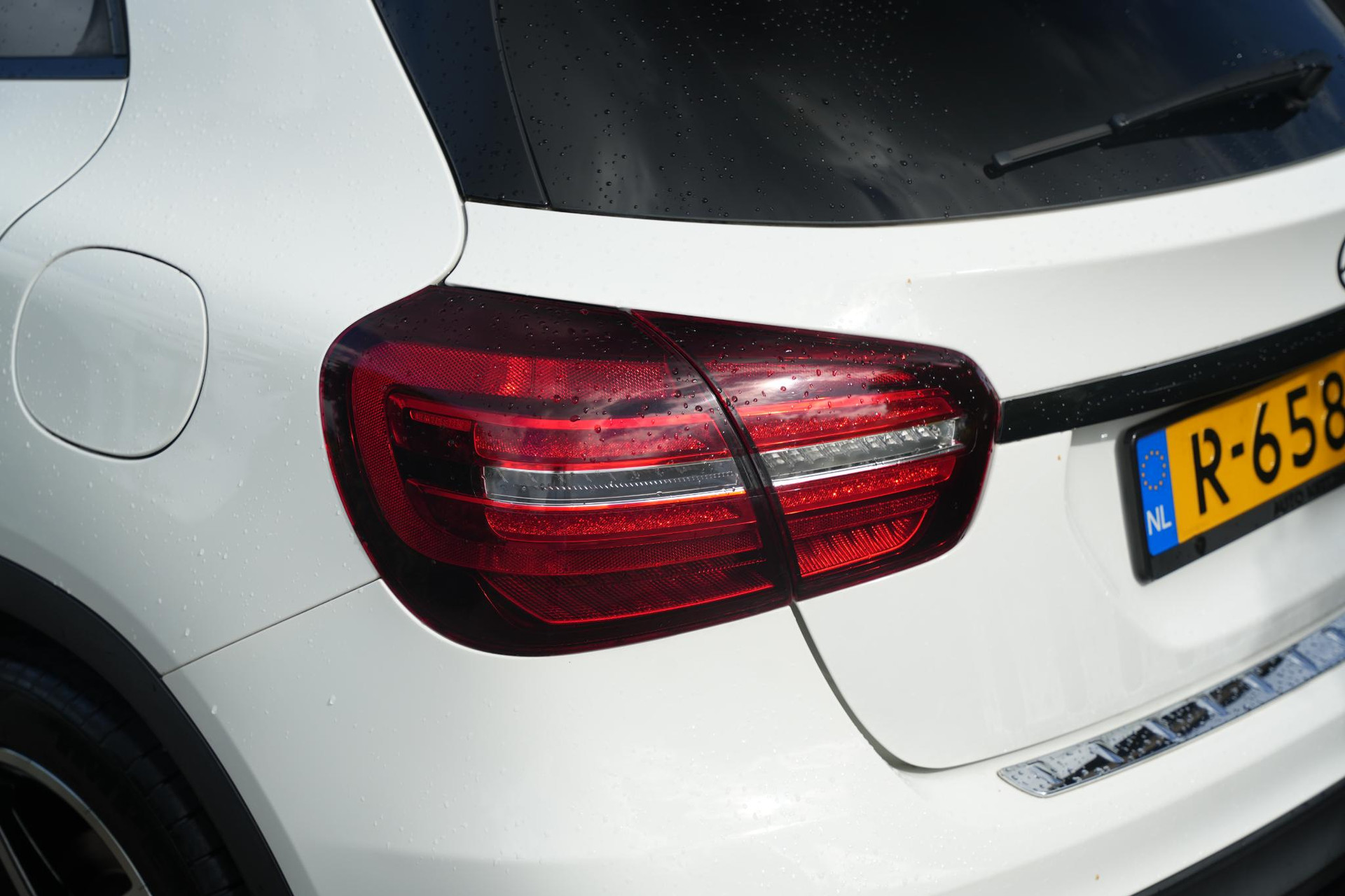 Mercedes-Benz GLA 200 Premium Plus 2018 POLAR WHITE (149U) 19