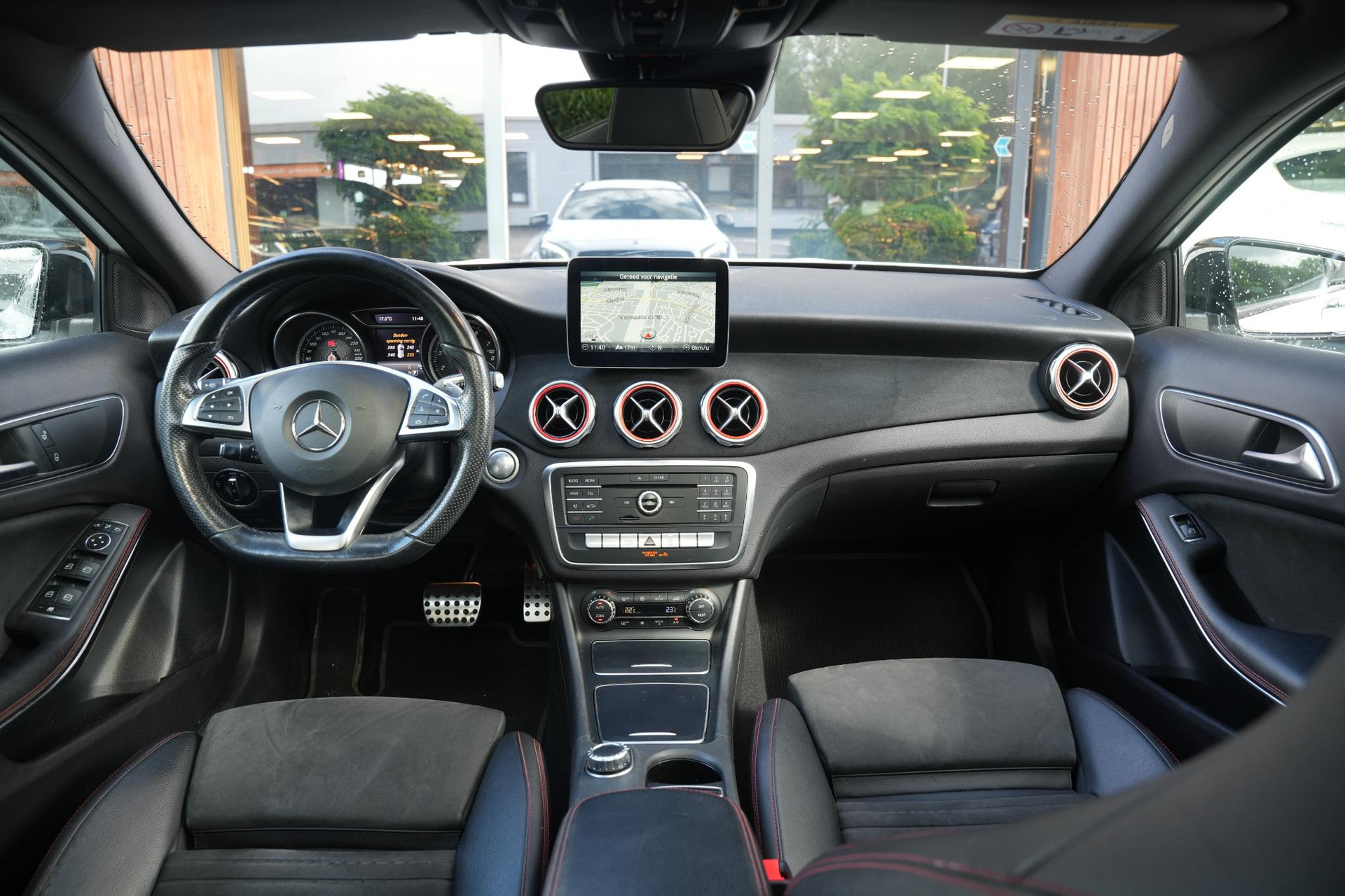 Mercedes-Benz GLA 200 Premium Plus 2018 POLAR WHITE (149U) 2