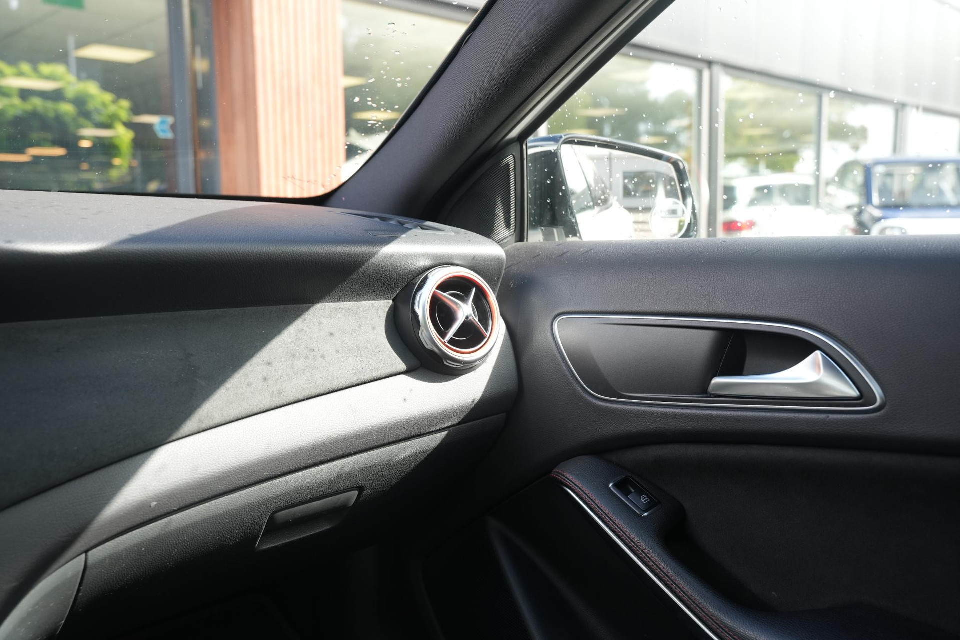 Mercedes-Benz GLA 200 Premium Plus 2018 POLAR WHITE (149U) 27