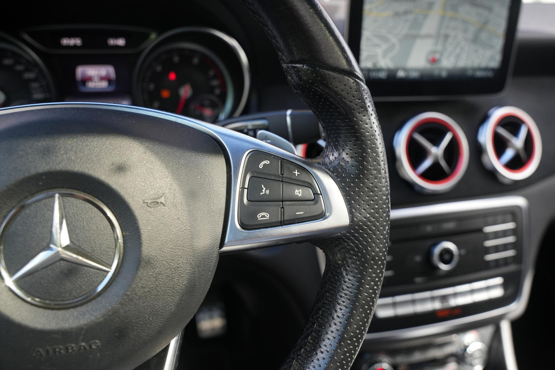 Mercedes-Benz GLA 200 Premium Plus 2018 POLAR WHITE (149U) 30