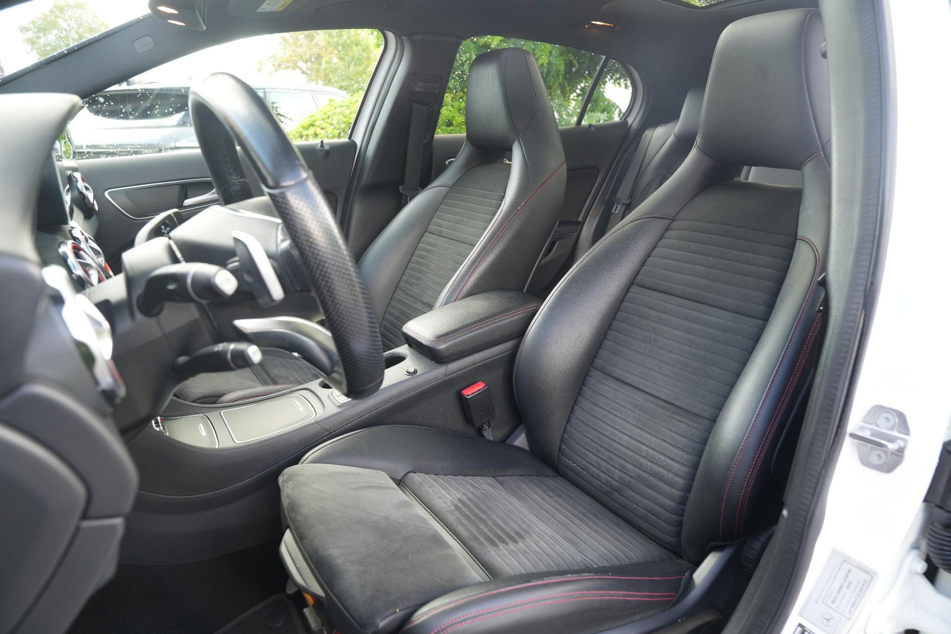 Mercedes-Benz GLA 200 Premium Plus 2018 POLAR WHITE (149U) 4