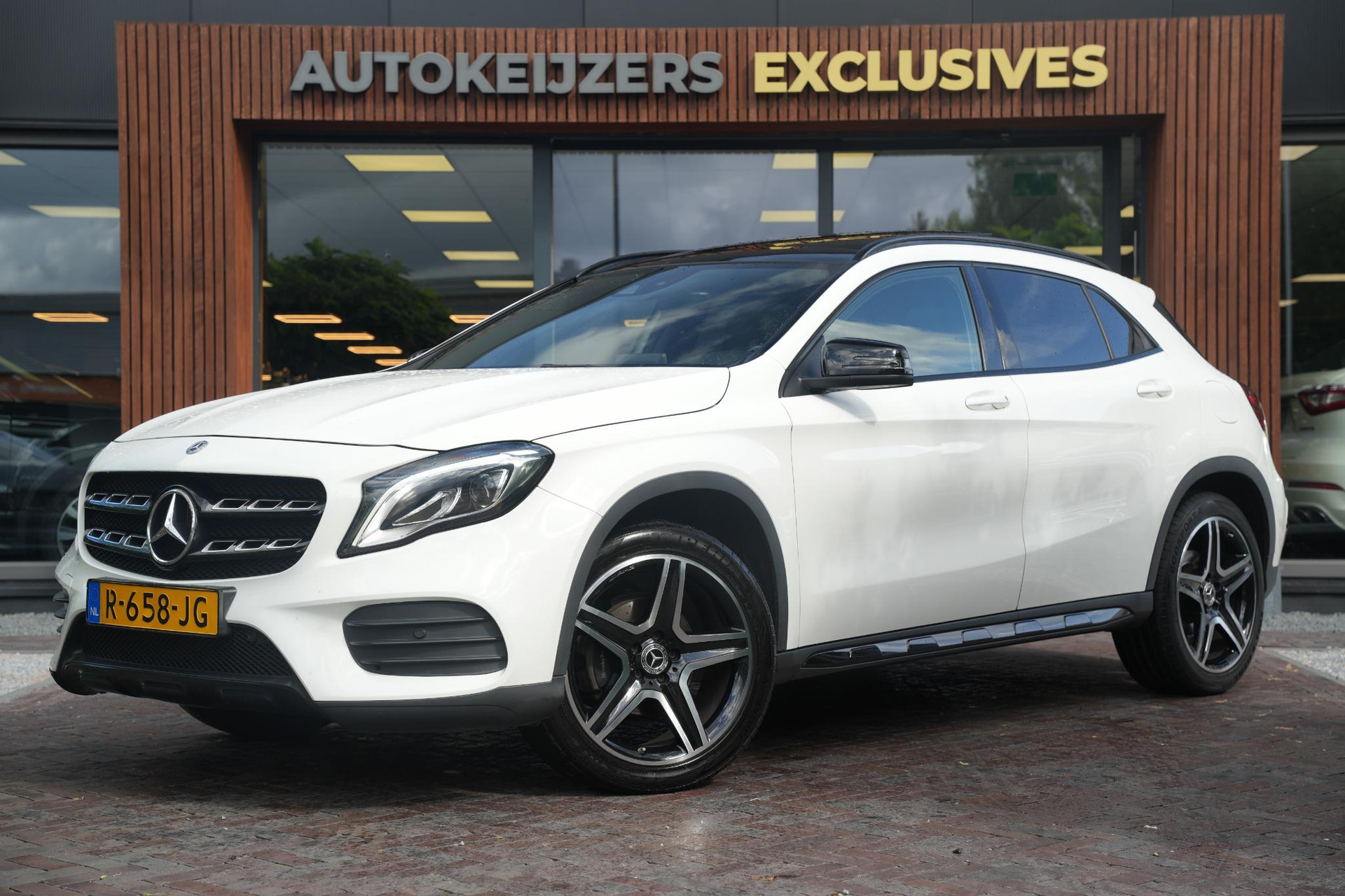 Mercedes-Benz GLA 200 Premium Plus 2018 POLAR WHITE (149U) 5