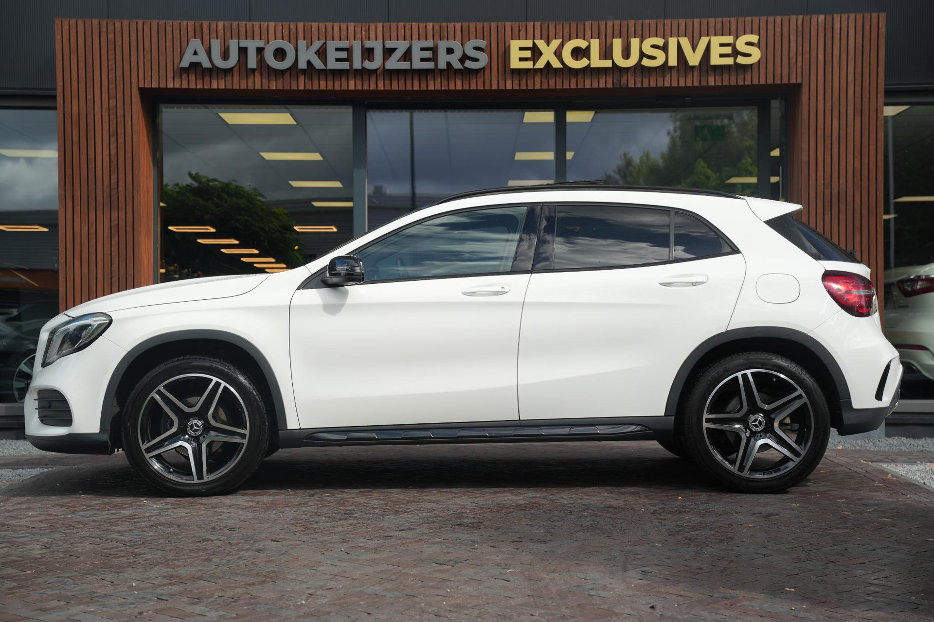 Mercedes-Benz GLA 200 Premium Plus 2018 POLAR WHITE (149U) 7