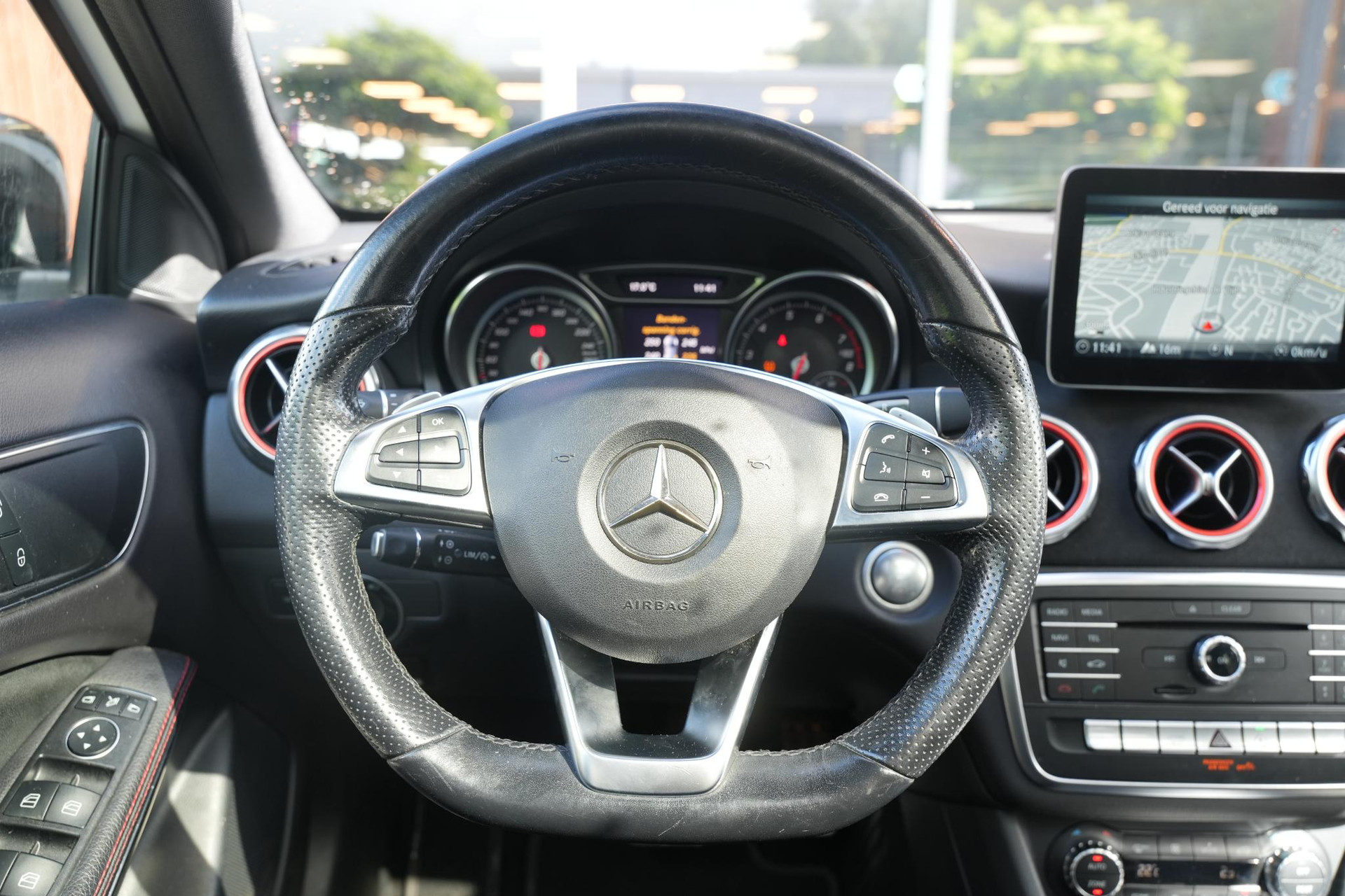 Mercedes-Benz GLA 200 Premium Plus 2018 POLAR WHITE (149U) 8