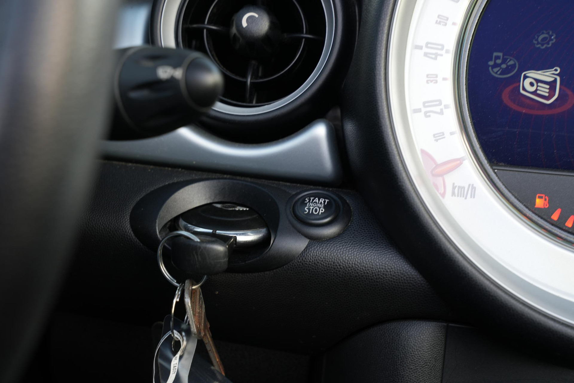 MINI Roadster 1.6 Cooper Chili 2013 Midnight black metallic 28