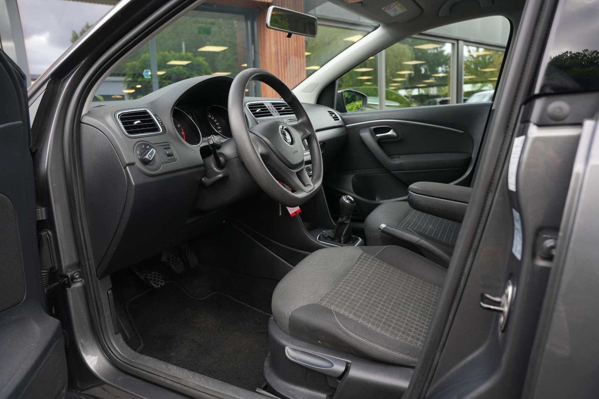 Volkswagen Polo 1.2 TSI Comfortline 2017 Pepper grey metallic 4