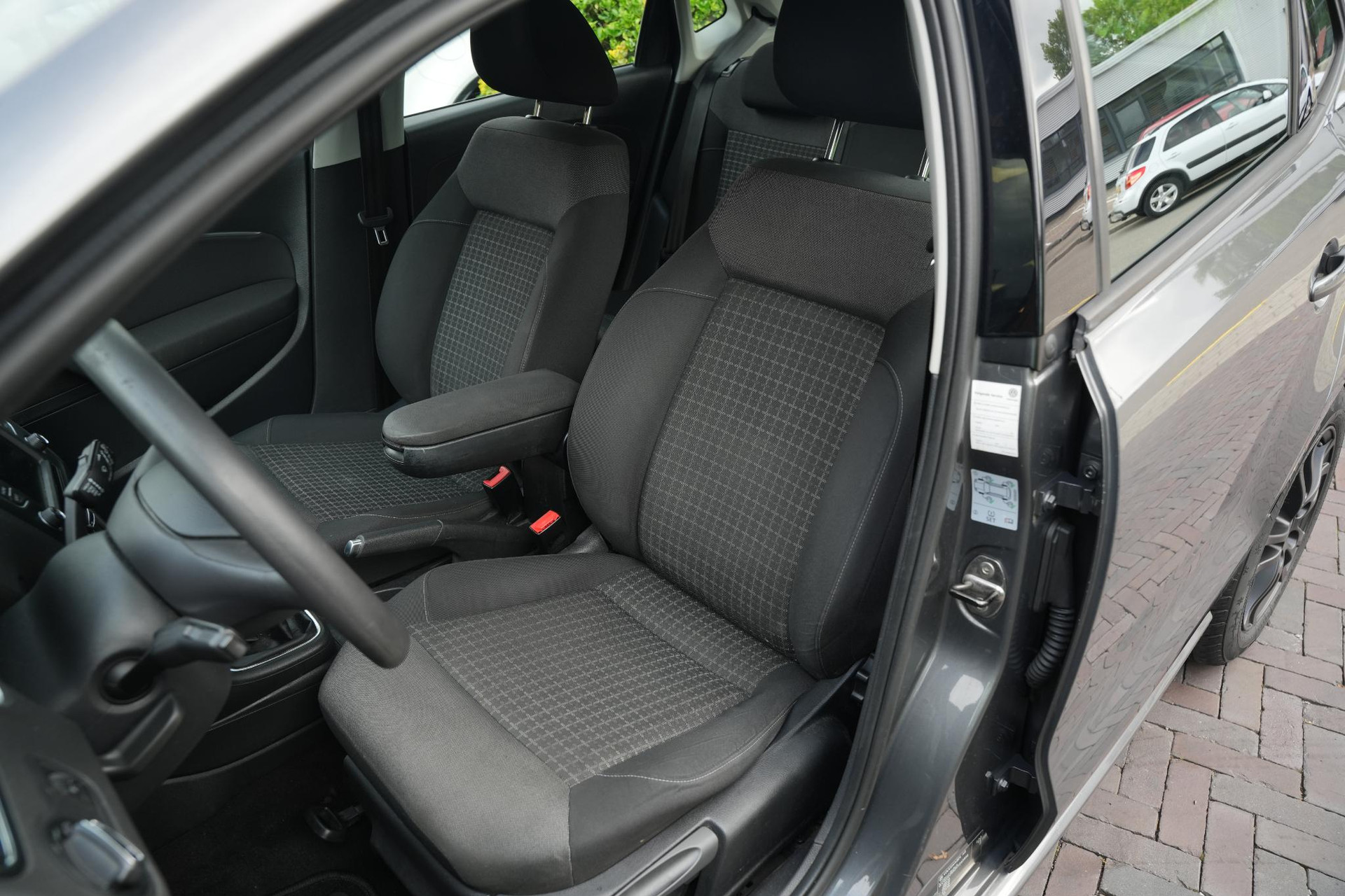 Volkswagen Polo 1.2 TSI Comfortline 2017 Pepper grey metallic 6
