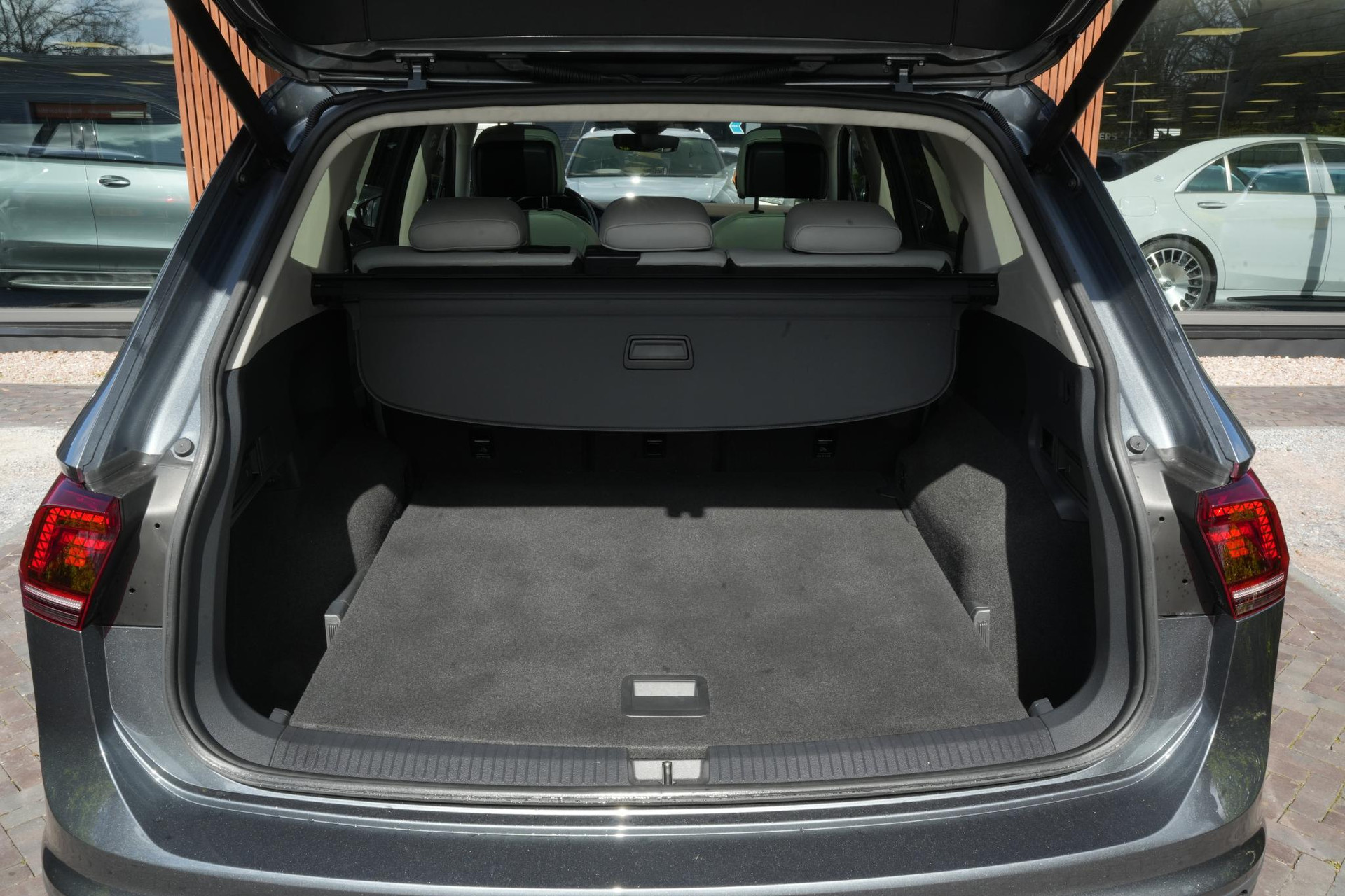 Volkswagen Tiguan Allspace 1.5 TSI Comfortline Business 2020 Platinum grey metallic 11