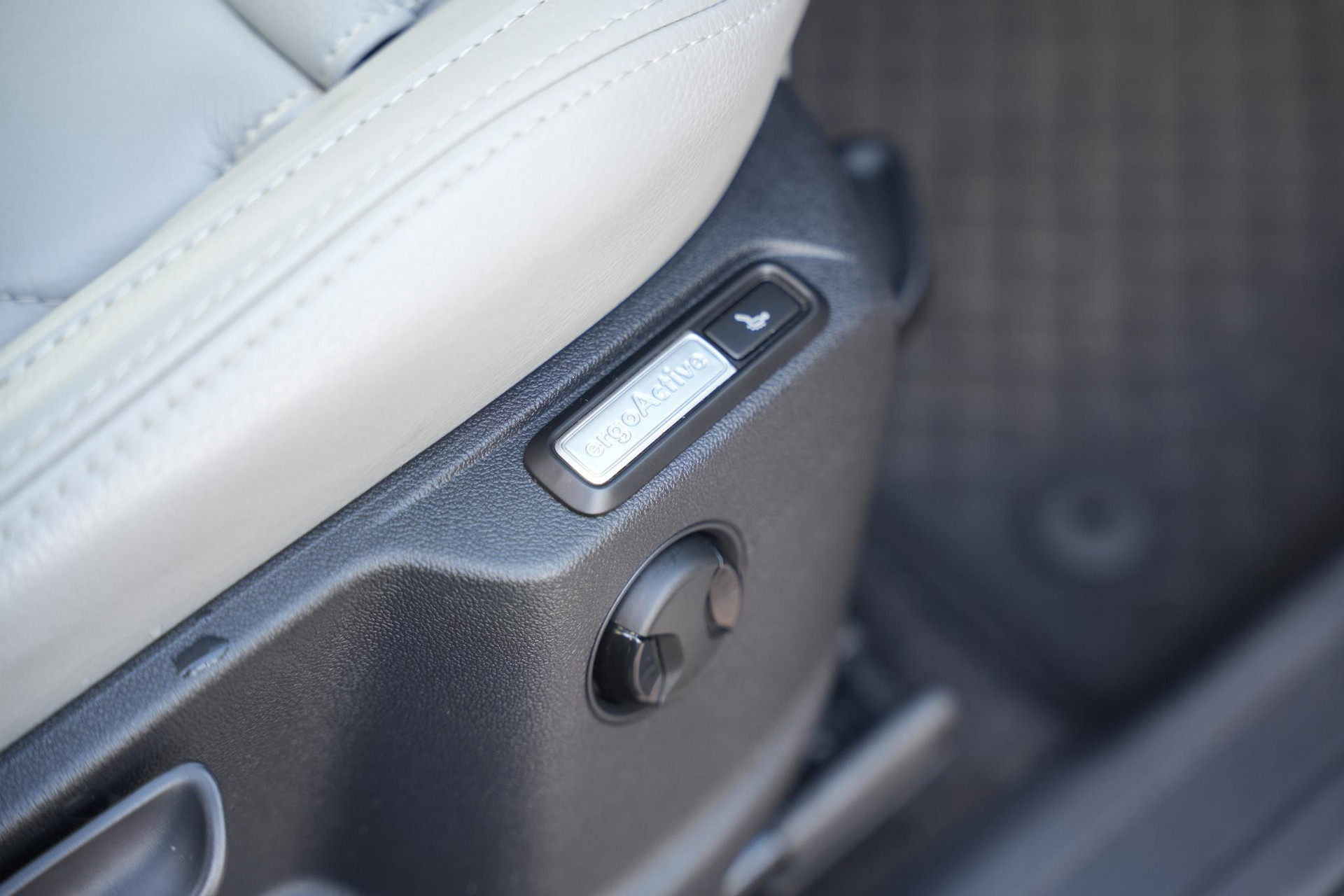 Volkswagen Tiguan Allspace 1.5 TSI Comfortline Business 2020 Platinum grey metallic 20