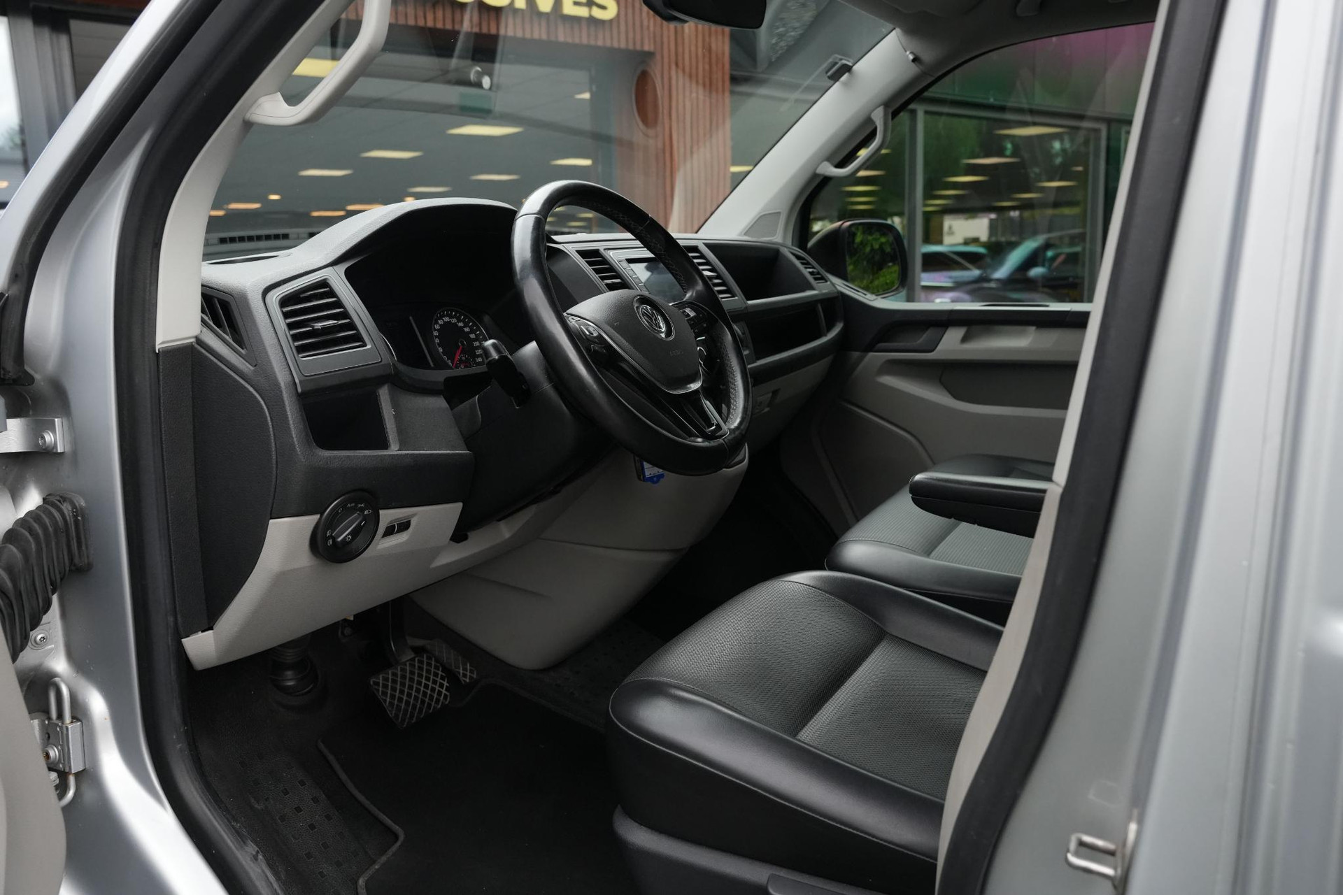 Volkswagen Transporter 2.0 TDI L1H1 2018 Reflexsilver metallic (8E) 2