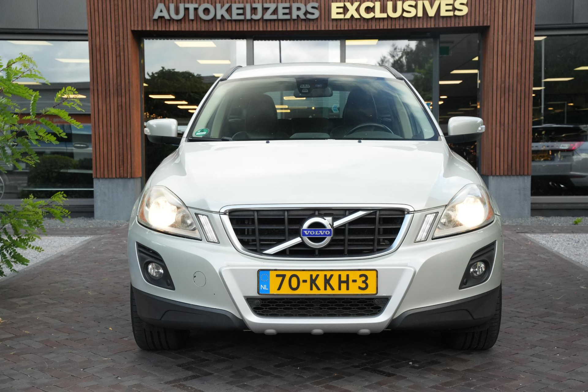 Volvo XC60 2.4D Momentum 2010 COSMIC WHITE (481) 3