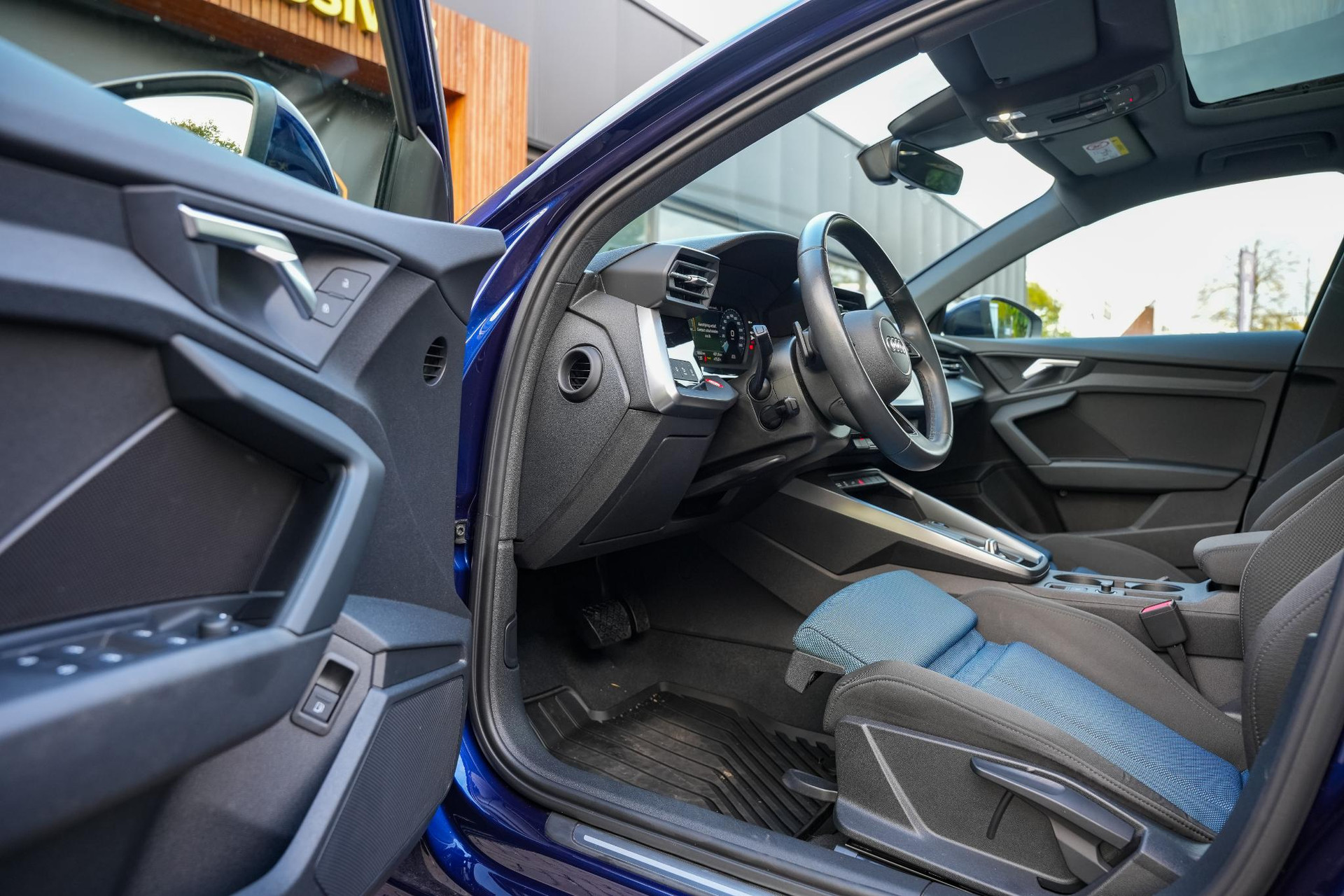 Audi A3 Sportback 40 TFSI e Edition 2022 Navarra blue metallic (2D) 11