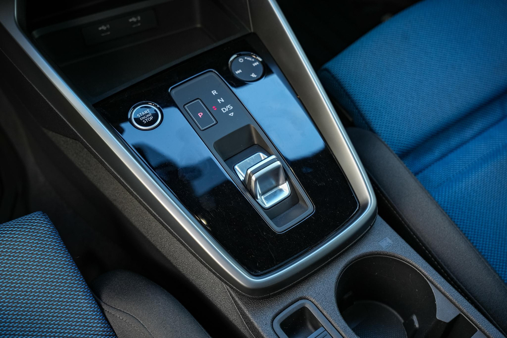 Audi A3 Sportback 40 TFSI e Edition 2022 Navarra blue metallic (2D) 13