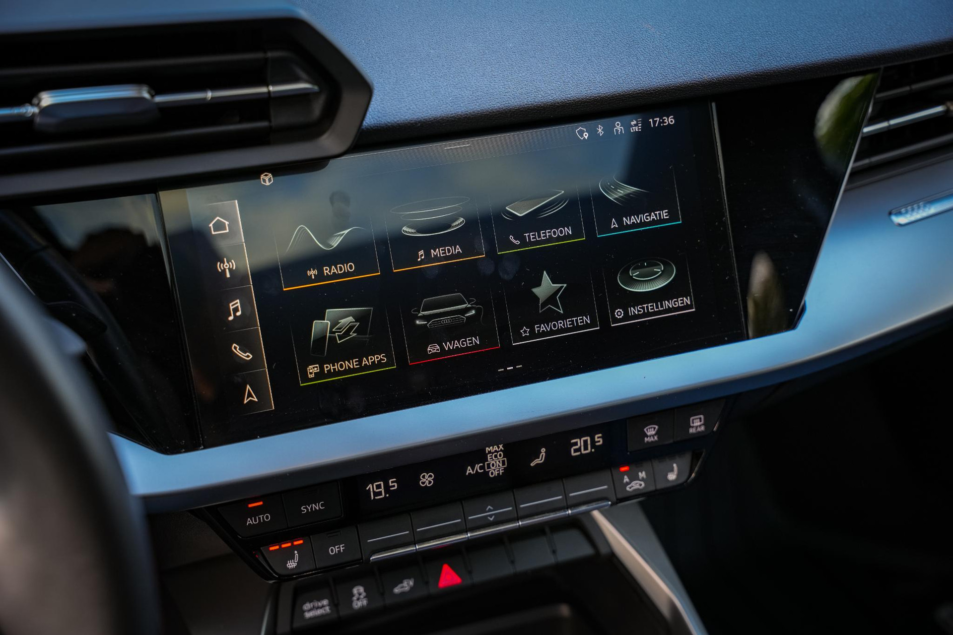 Audi A3 Sportback 40 TFSI e Edition 2022 Navarra blue metallic (2D) 16