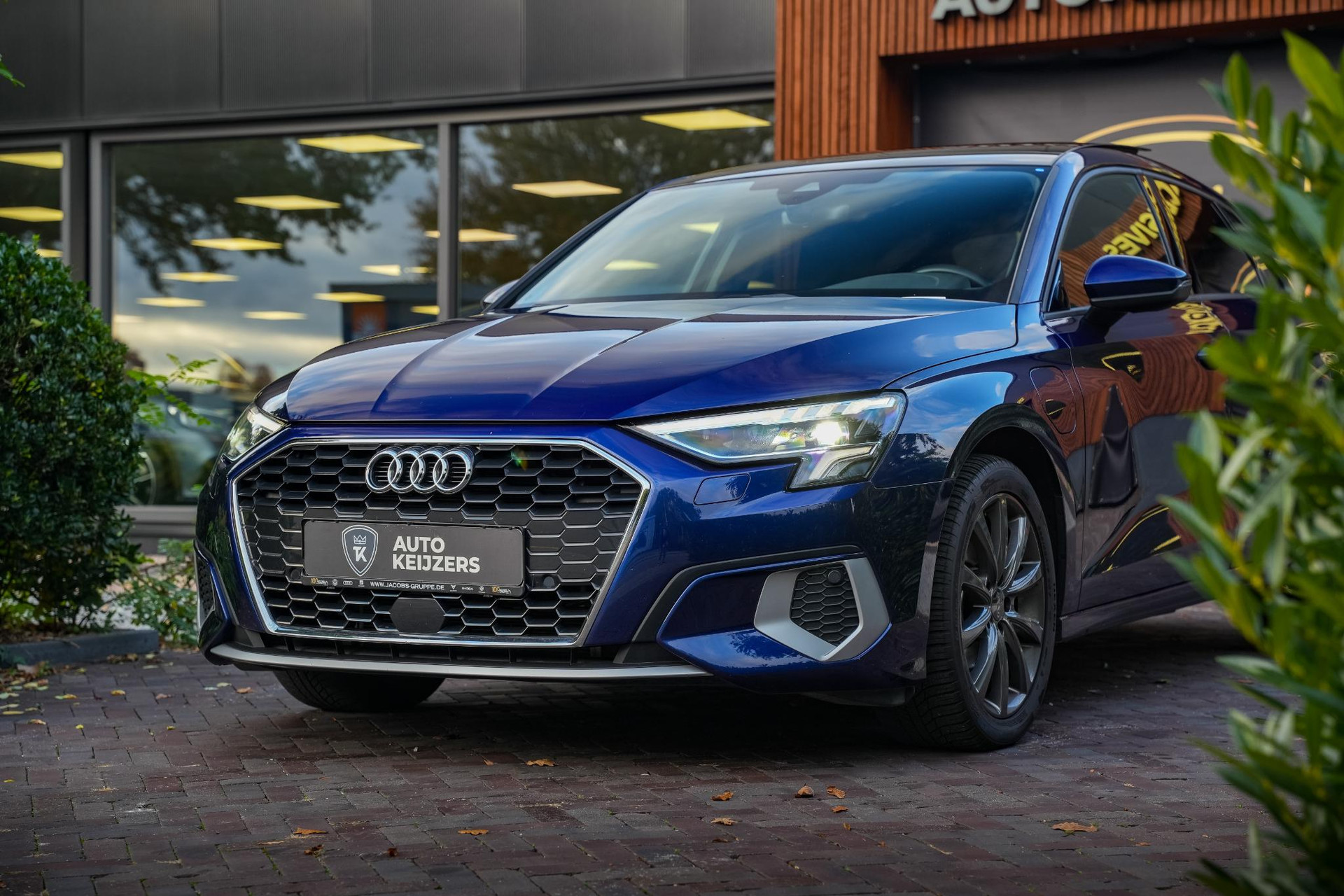 Audi A3 Sportback 40 TFSI e Edition 2022 Navarra blue metallic (2D) 3