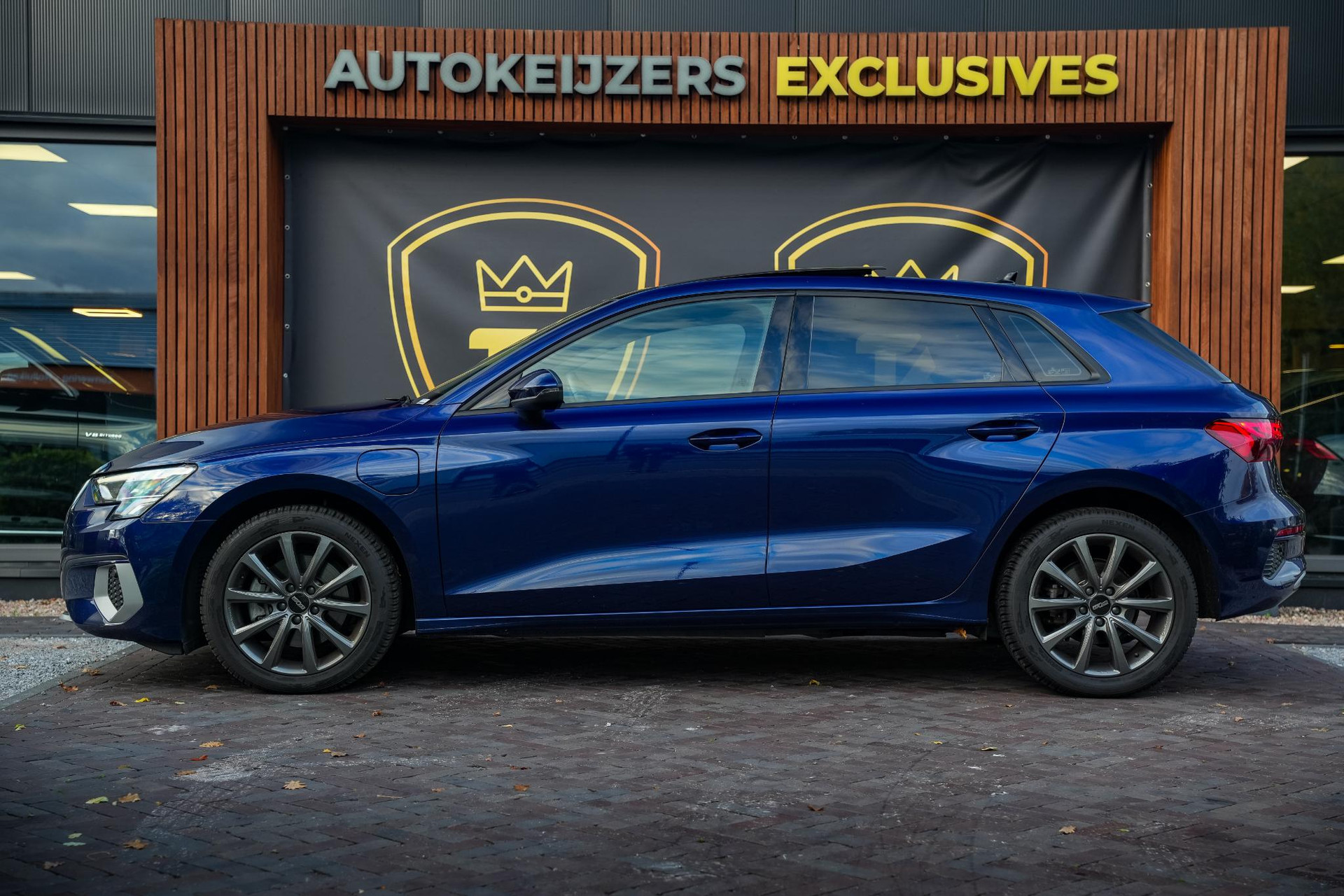Audi A3 Sportback 40 TFSI e Edition 2022 Navarra blue metallic (2D) 4