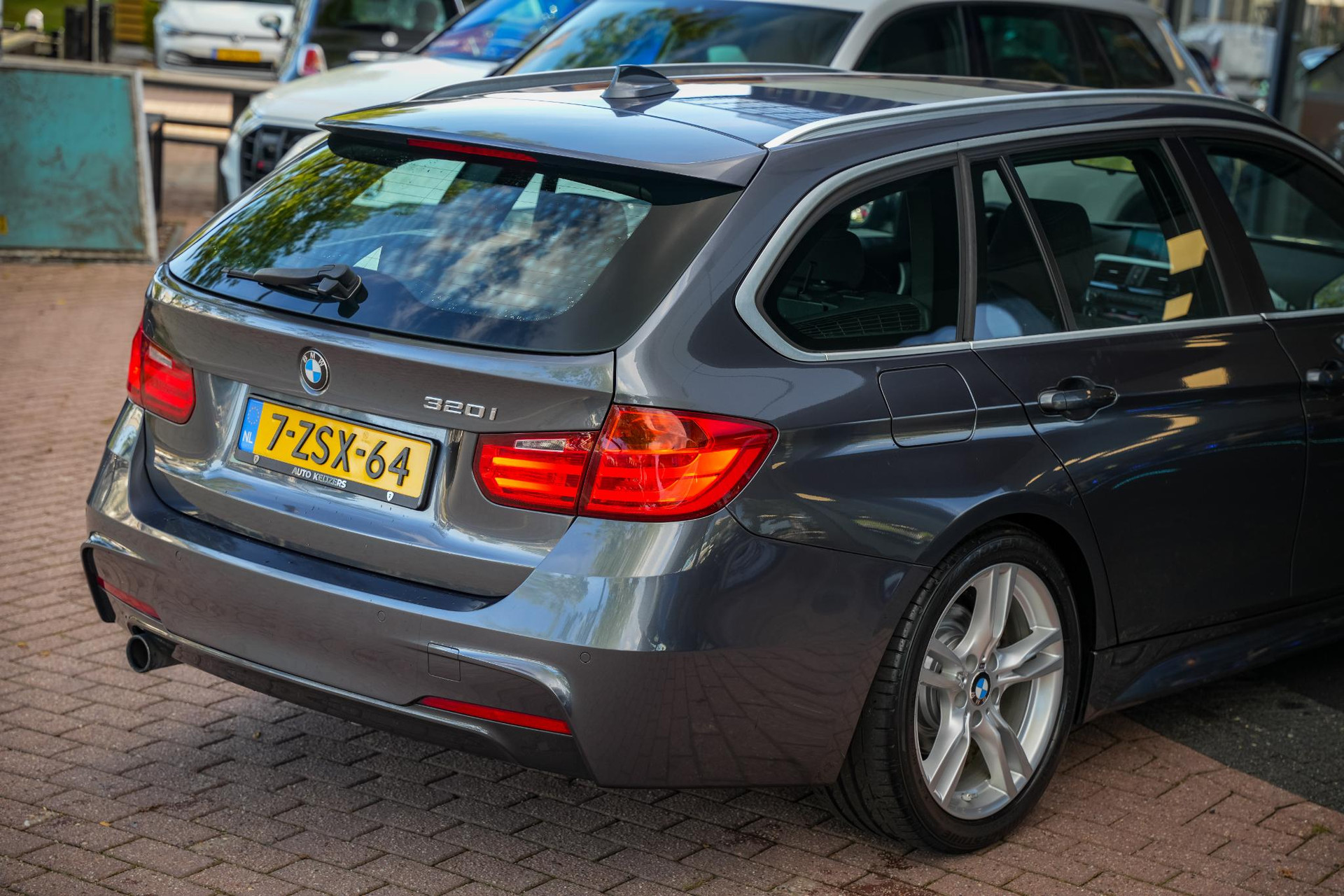 BMW 3 Serie Touring 320i Executive 2015 Mineralgrau metallic 11