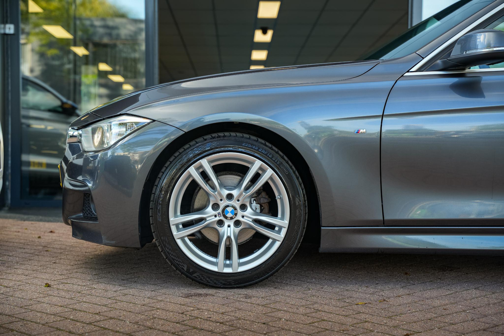 BMW 3 Serie Touring 320i Executive 2015 Mineralgrau metallic 12