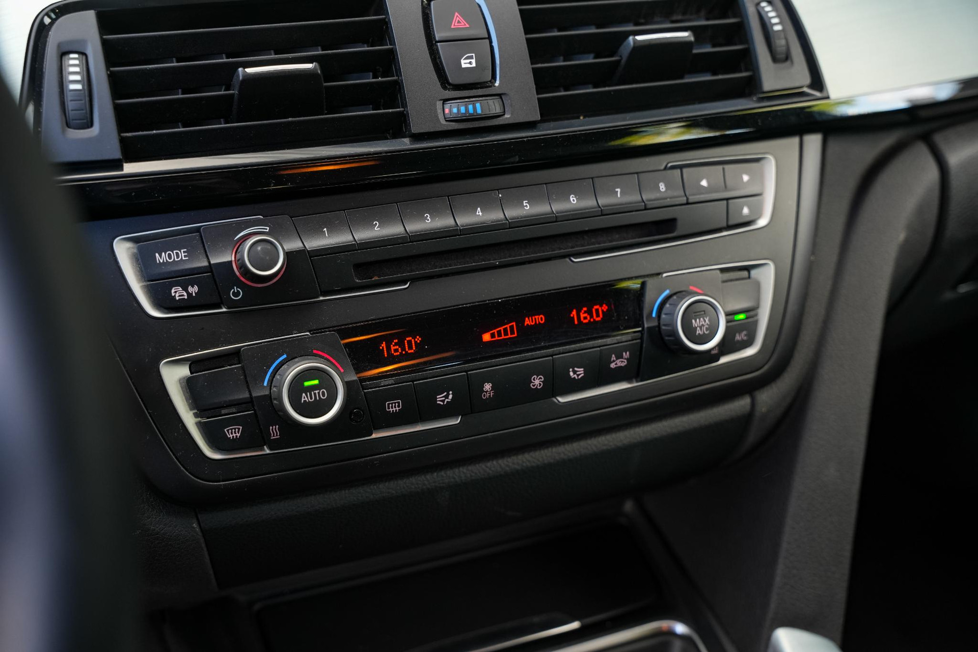 BMW 3 Serie Touring 320i Executive 2015 Mineralgrau metallic 16