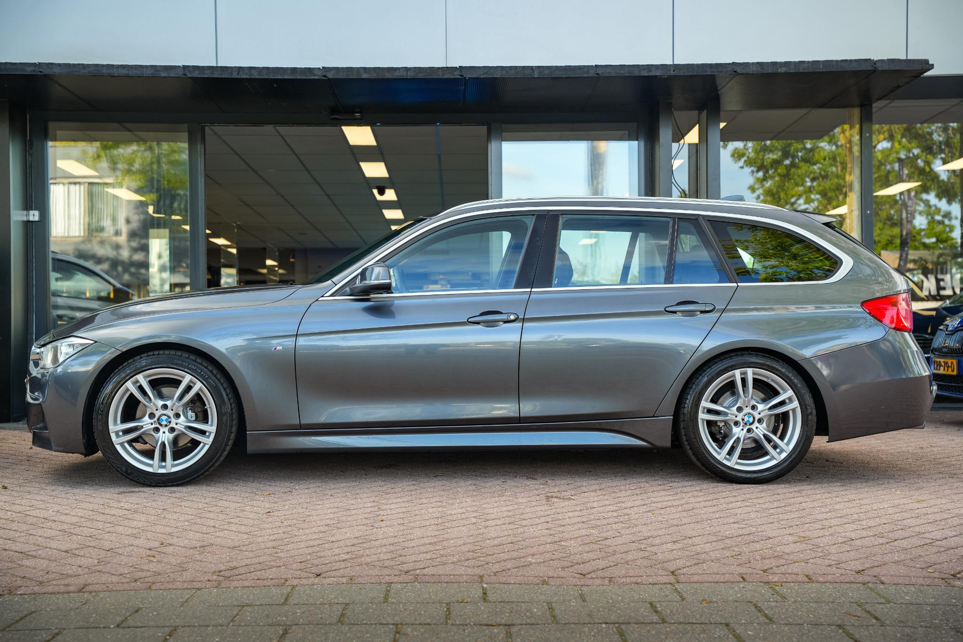 BMW 3 Serie Touring 320i Executive 2015 Mineralgrau metallic 5
