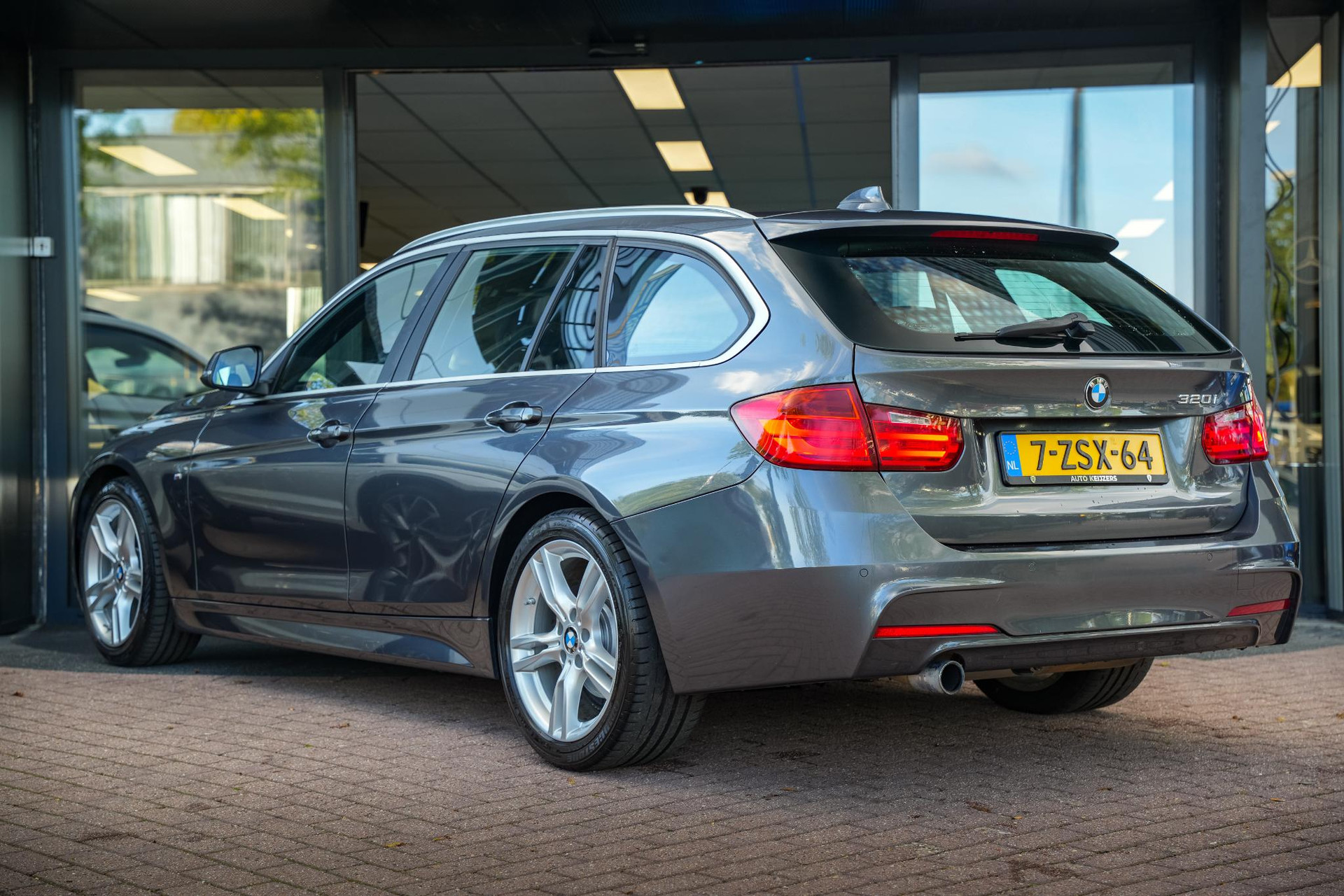 BMW 3 Serie Touring 320i Executive 2015 Mineralgrau metallic 7