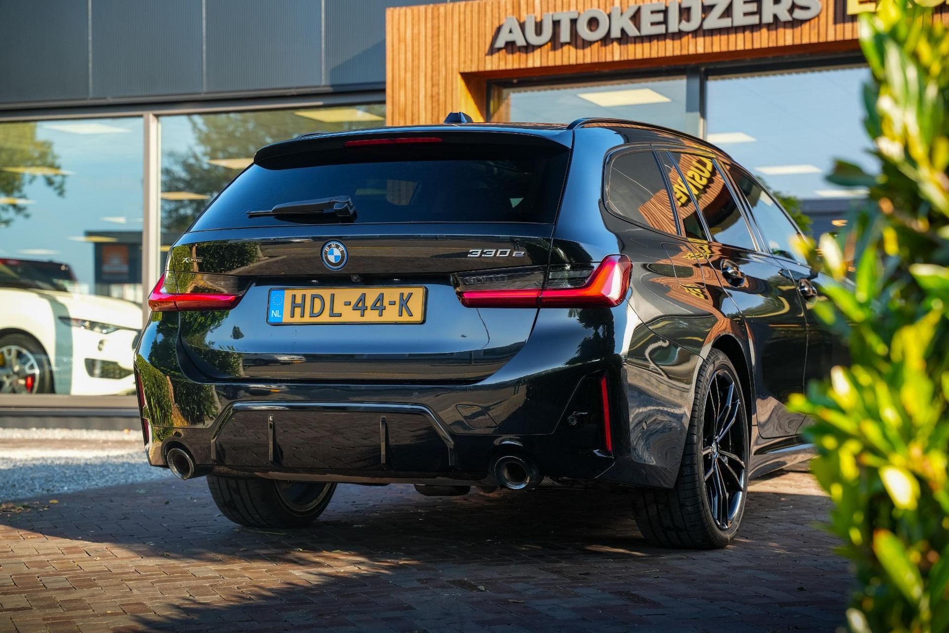 BMW 3 Serie Touring 330e xDrive 2023  11