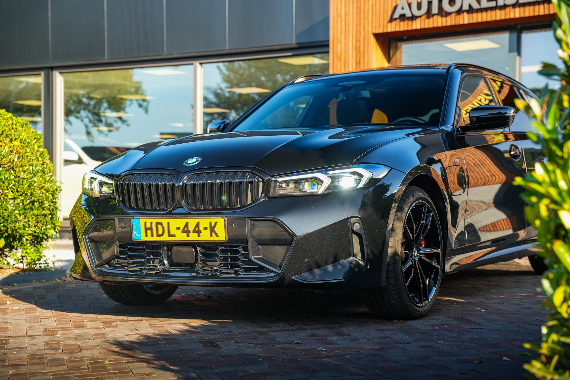 BMW 3 Serie Touring 330e xDrive 2023  13