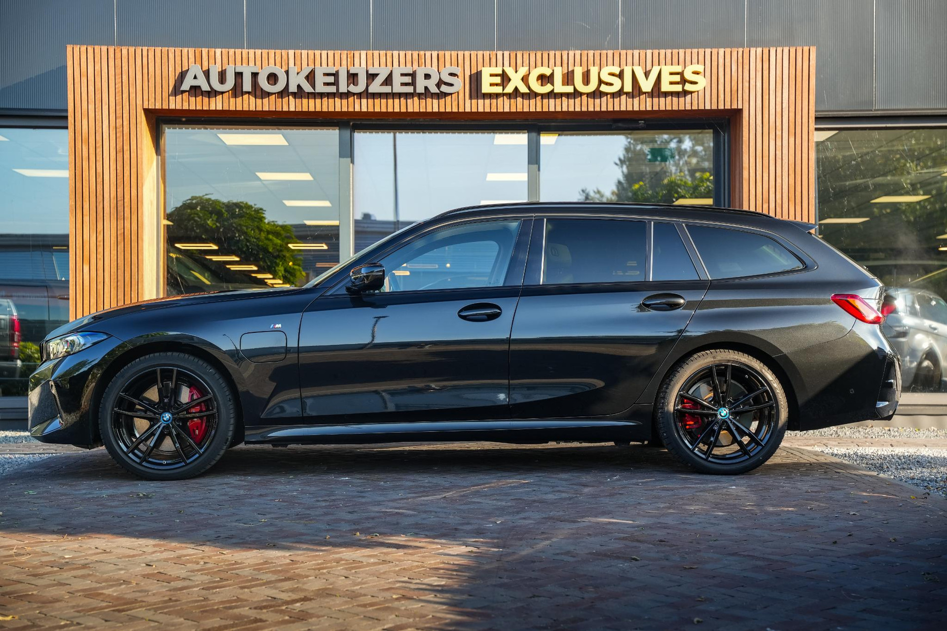 BMW 3 Serie Touring 330e xDrive 2023  5