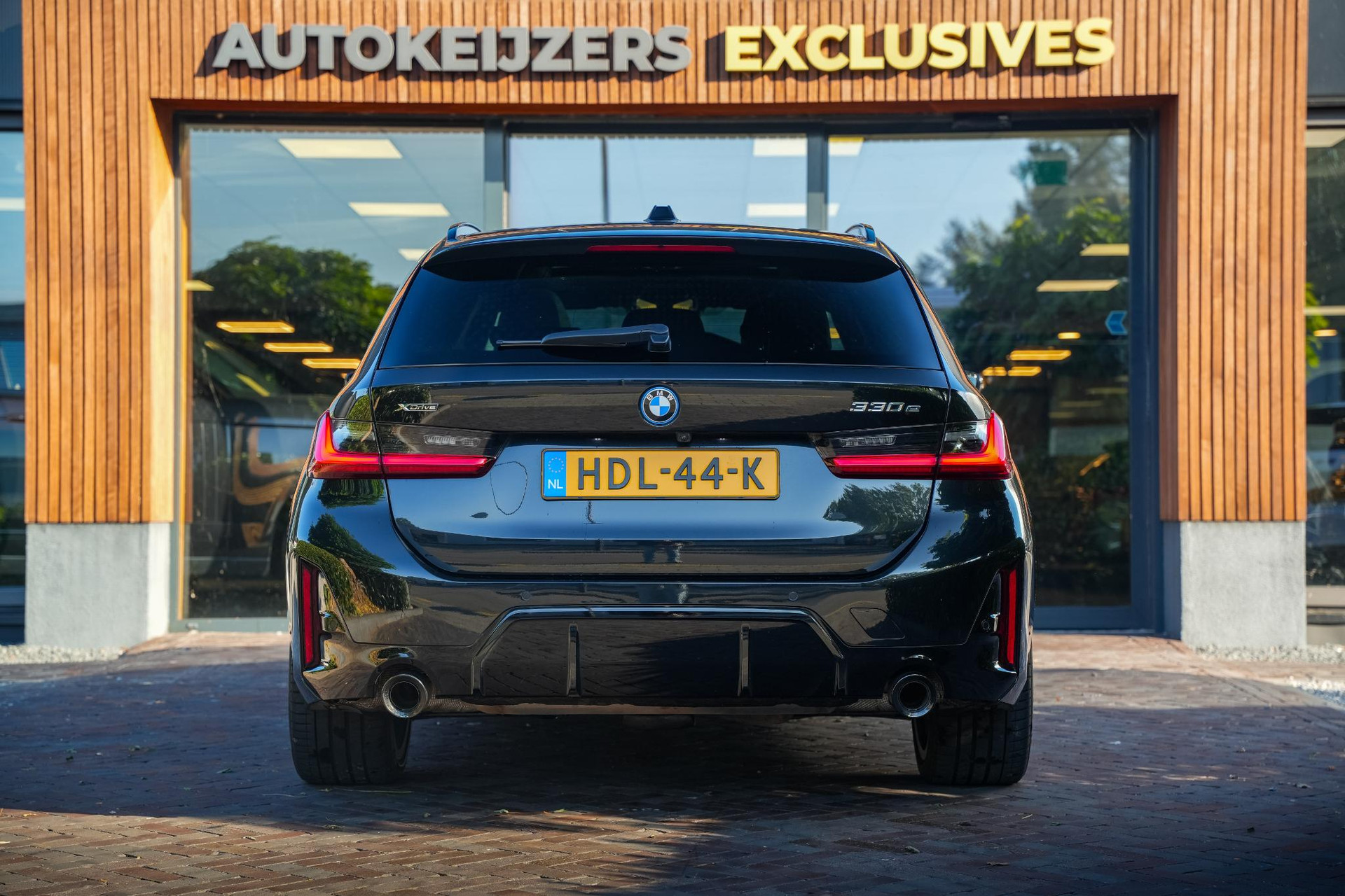 BMW 3 Serie Touring 330e xDrive 2023  9