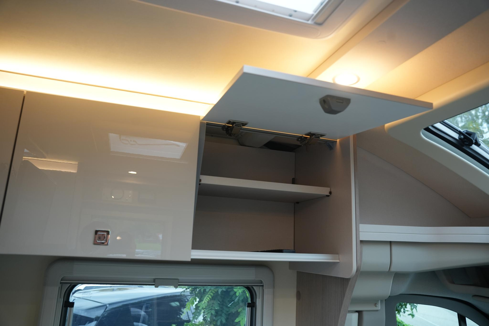 Bürstner  Lineo T 690 G 2024  17