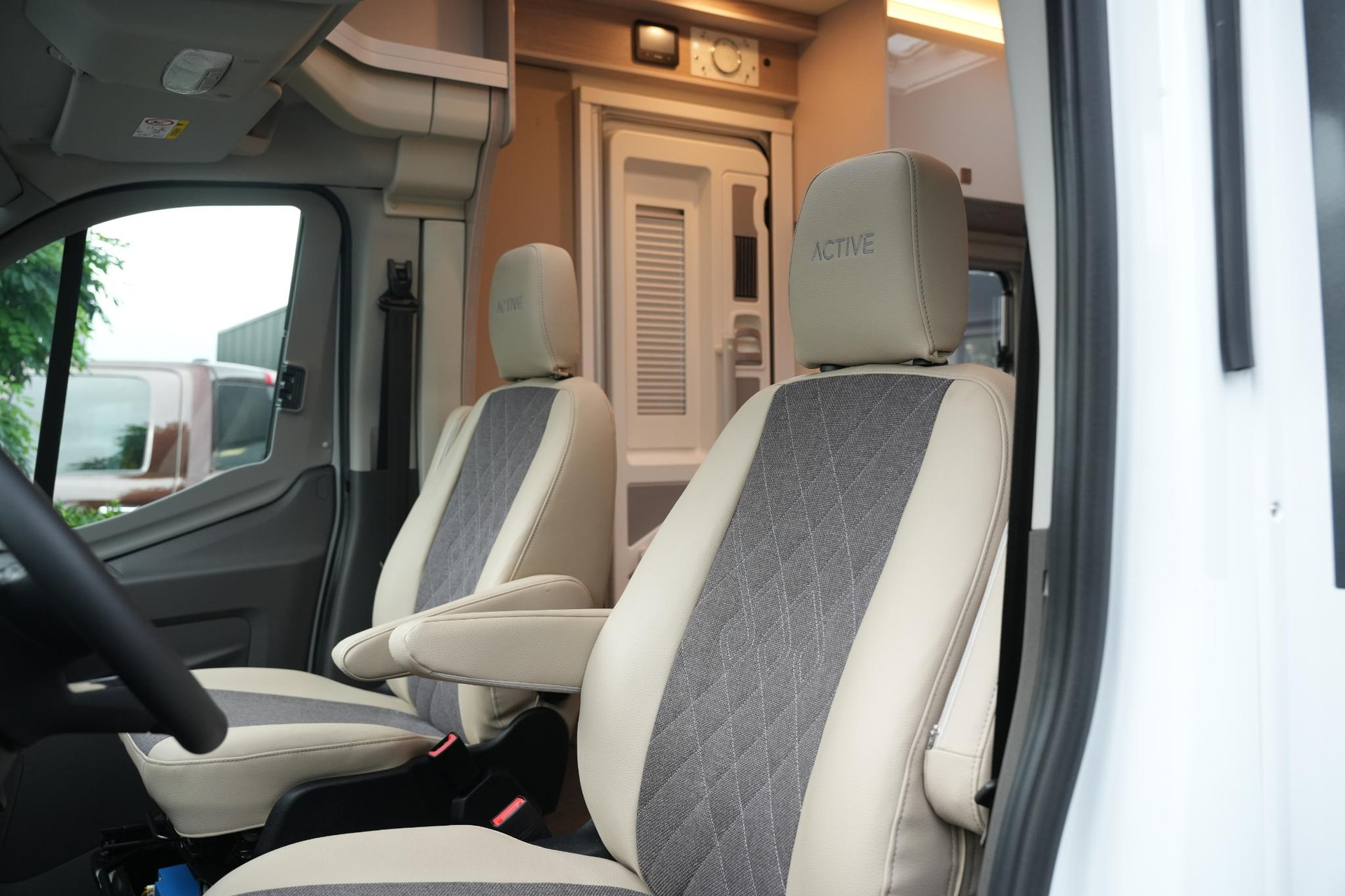 Bürstner  Lineo T 690 G 2024  30