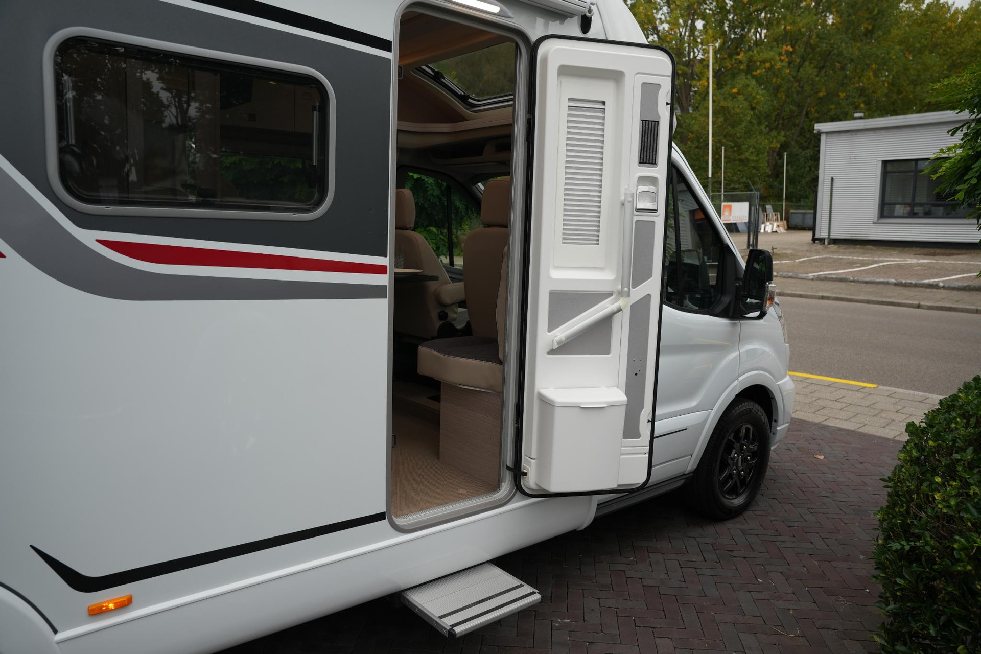 Bürstner  Lineo T 690 G 2024  7