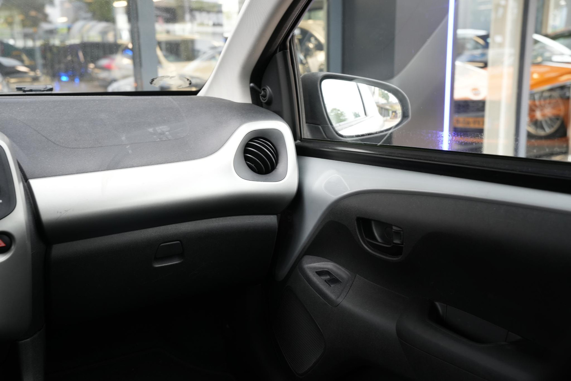 Citroën C1 1.0 e-VTi Feel 2014 Pareleffect speciale kleur blanc perle nacré 24