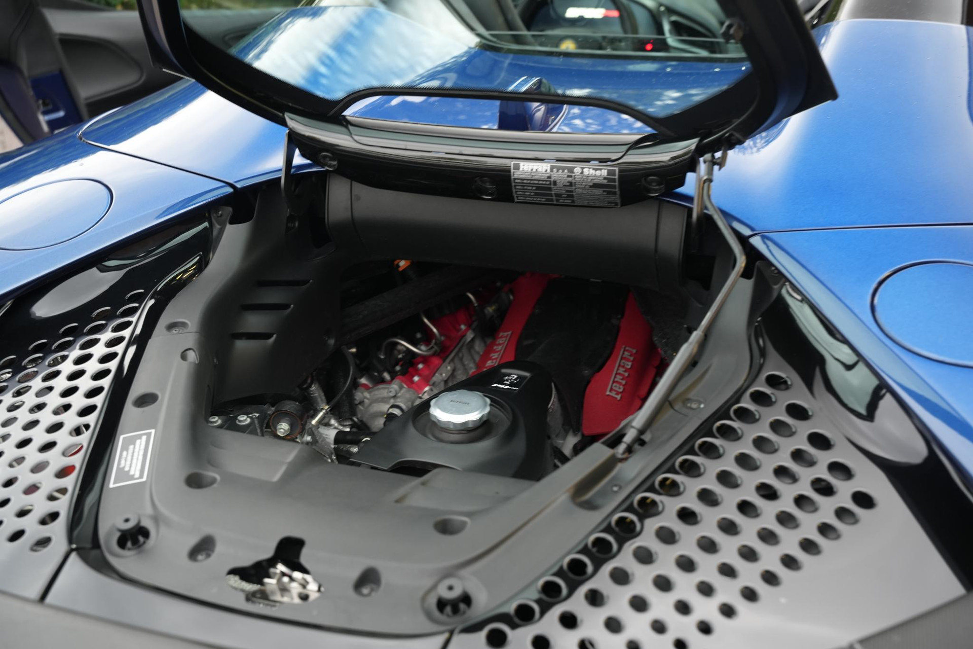 Ferrari SF90 Spider 4.0 V8 2025  44